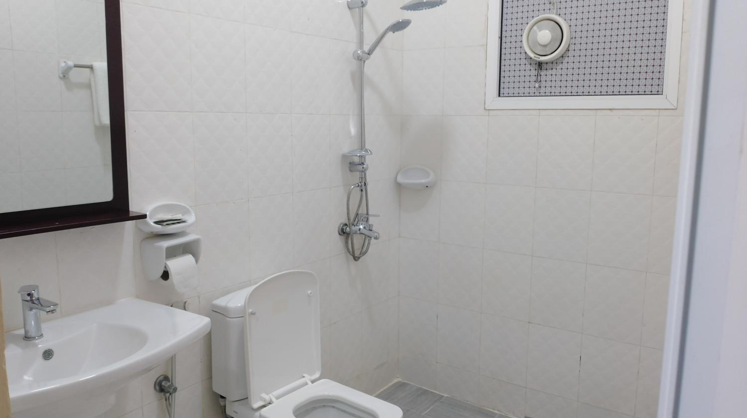 Deluxe Double Room (2 Adults + 1 Child) photo 3
