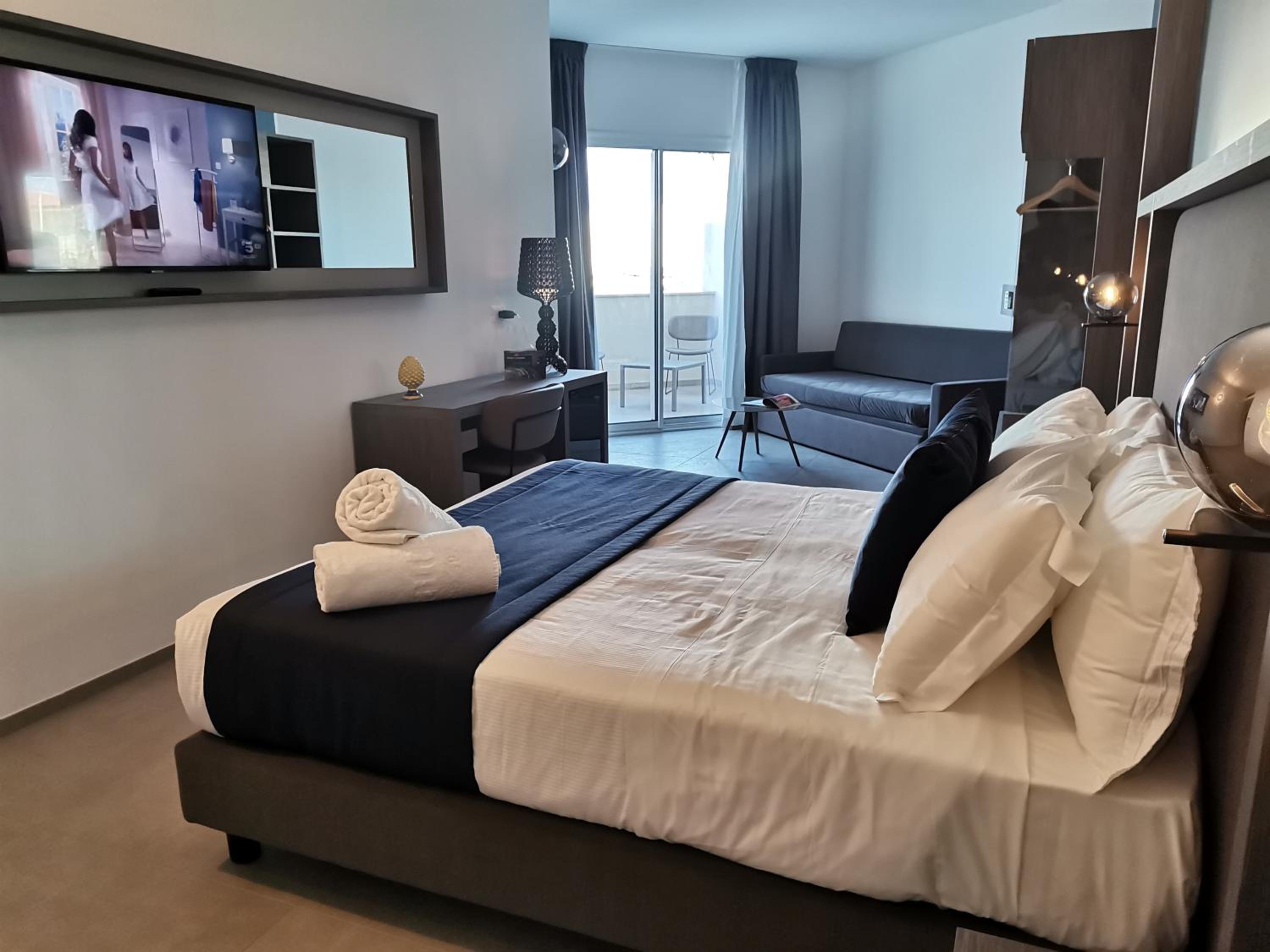 Triple Room with Garden View - Photo 9