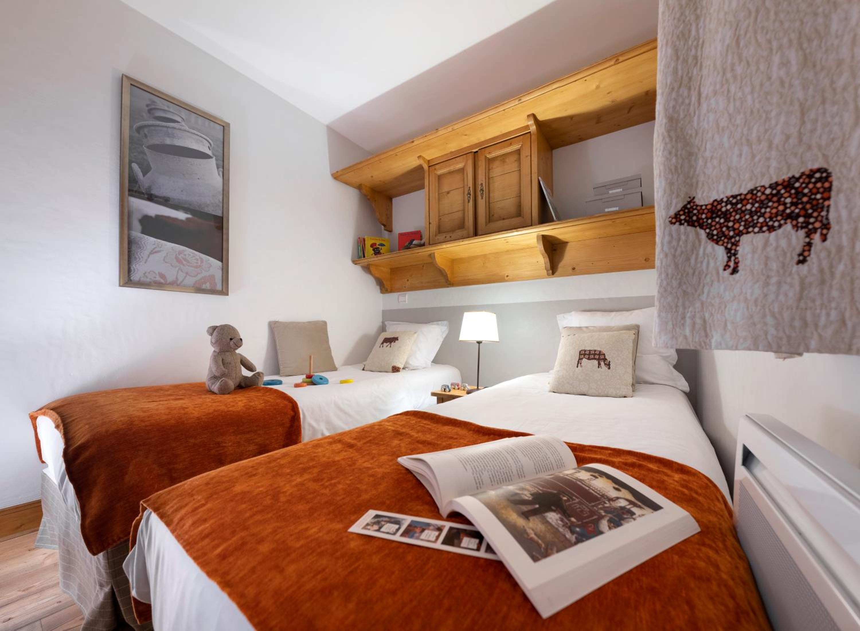 One-Bedroom Apartment with Sleeping Alcove (5 People)