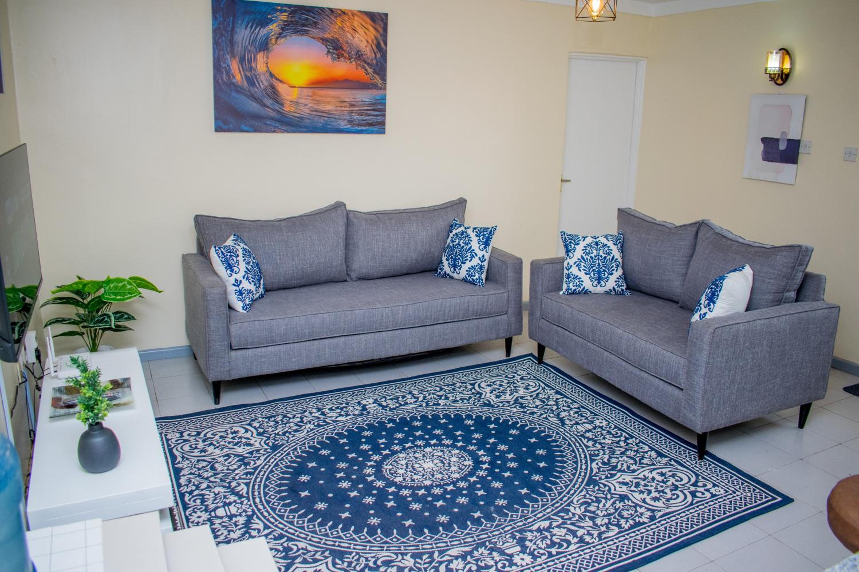 One-Bedroom Apartment photo 1