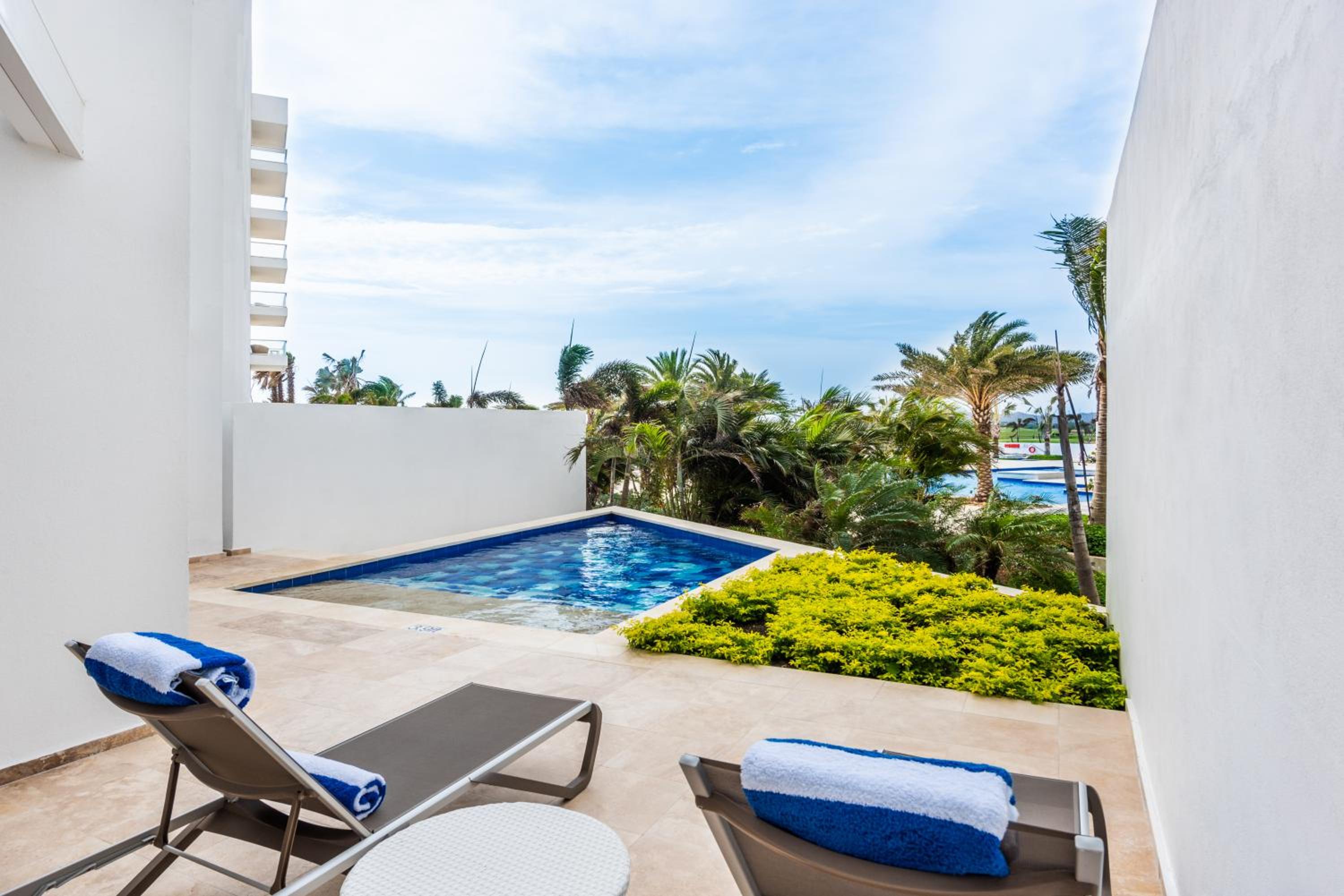 Preferred Club Master Suite Swim-Out