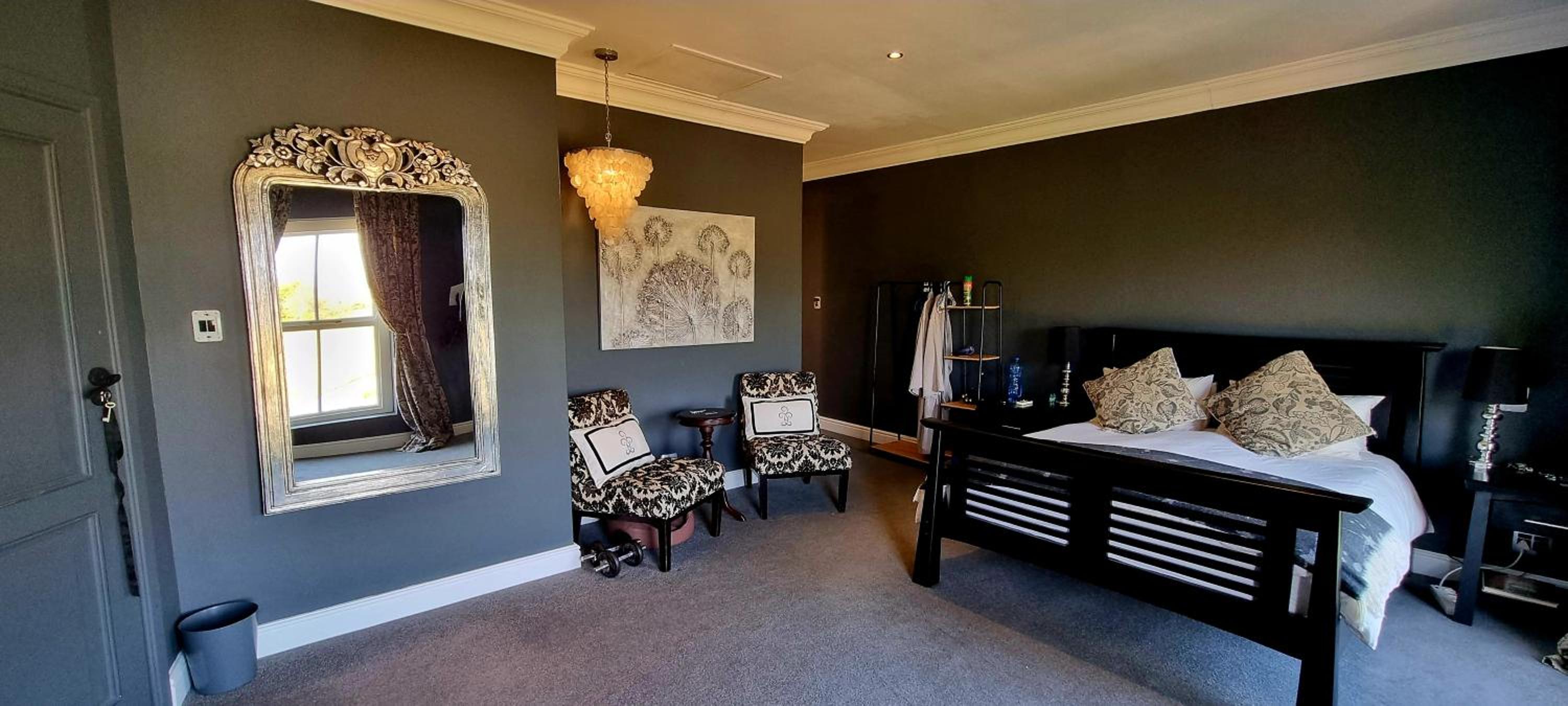 Suite with Mountain View - Photo 21