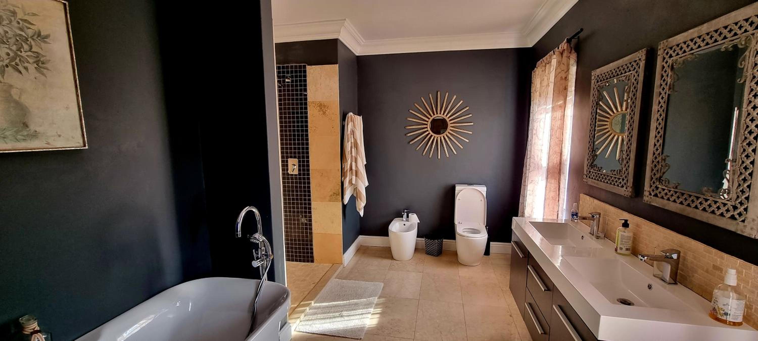 Suite with Mountain View - Photo 5