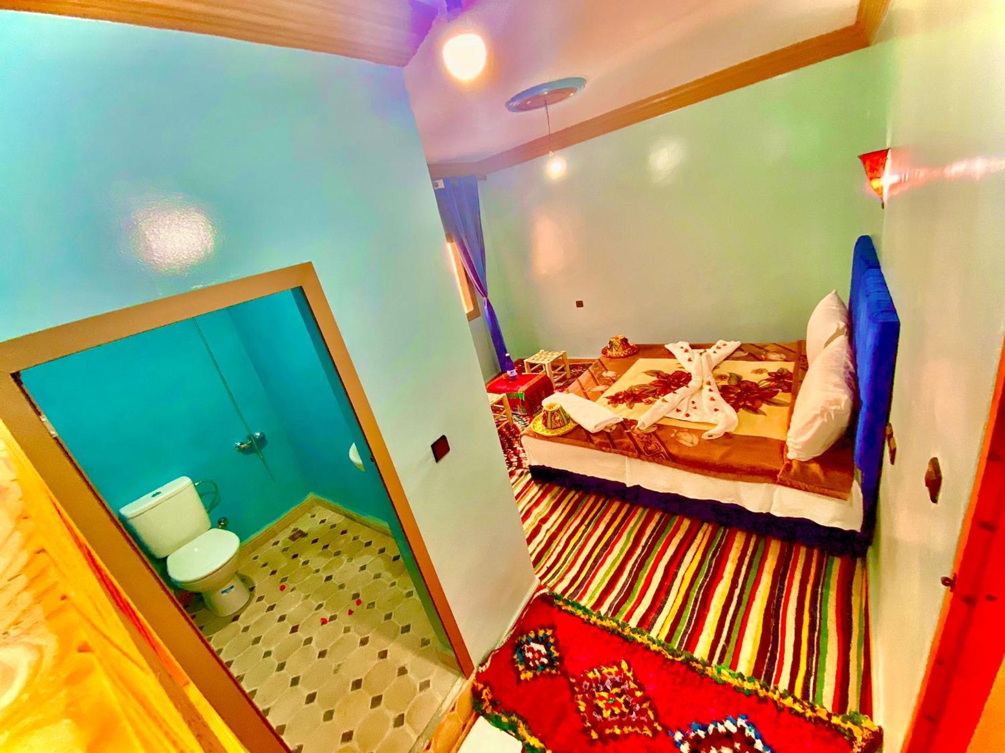 Double Room with Private Bathroom - Photo 7