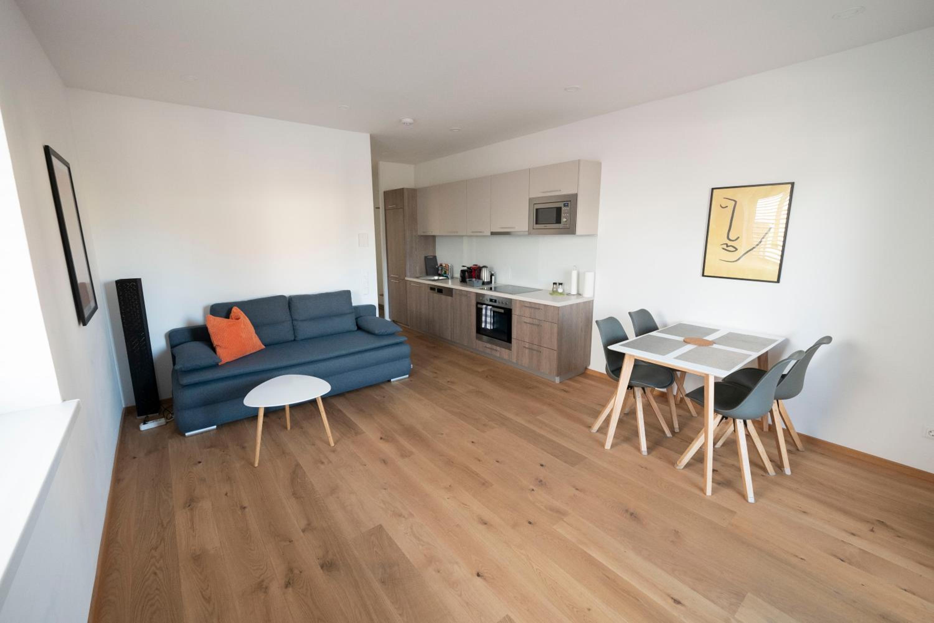 Deluxe Apartment with Balcony