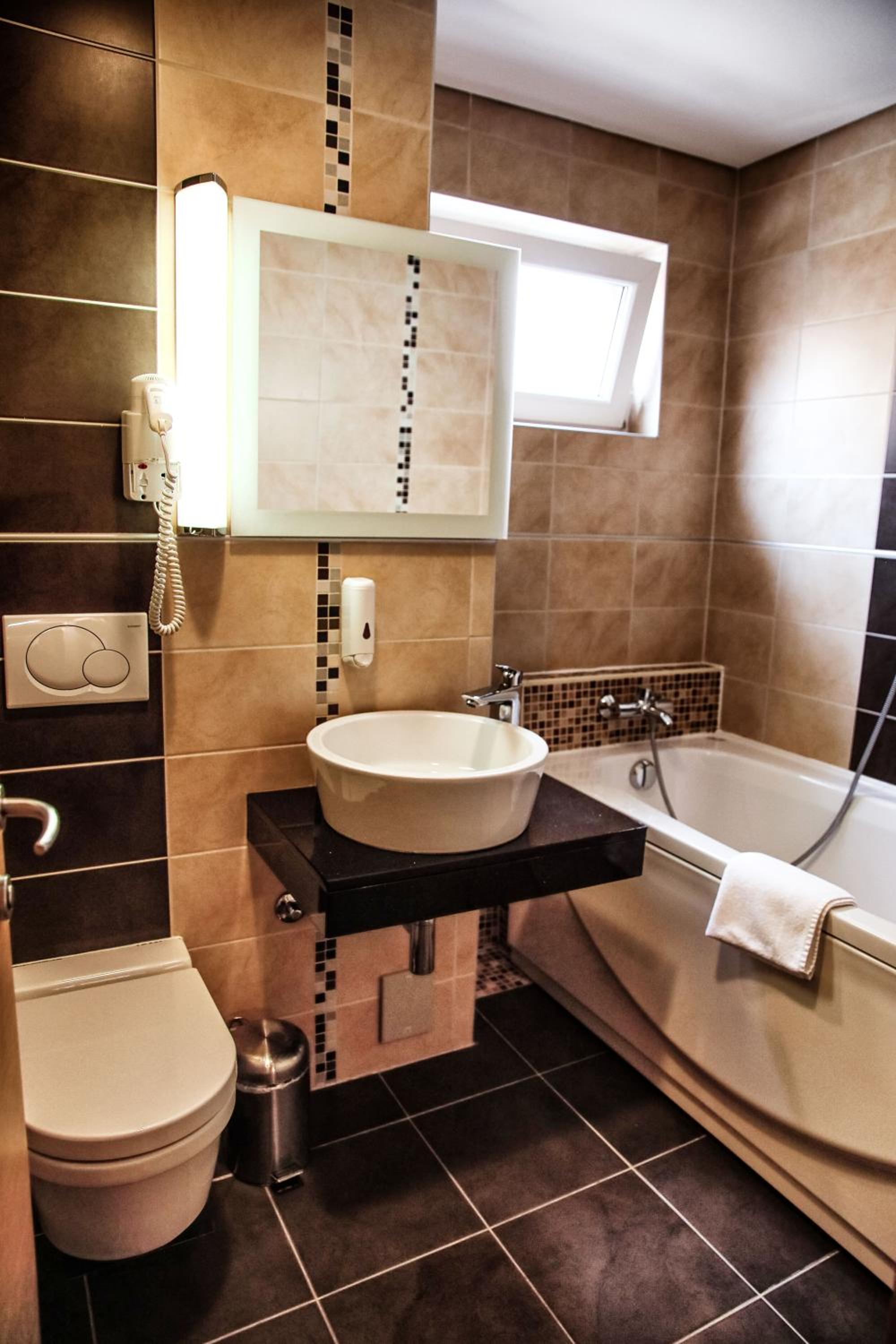 Double Room - Photo 5