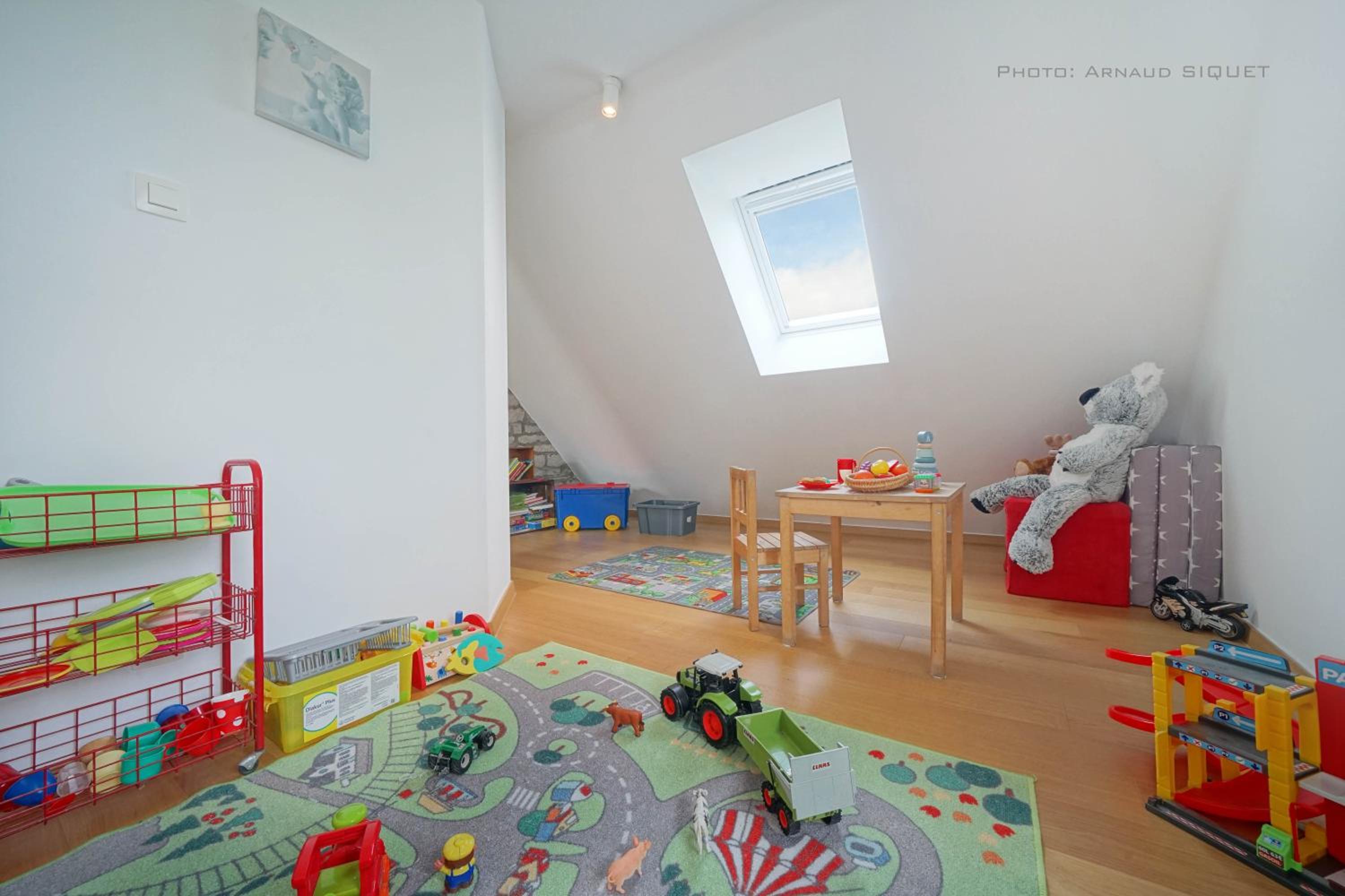 Three-Bedroom House - Photo 4