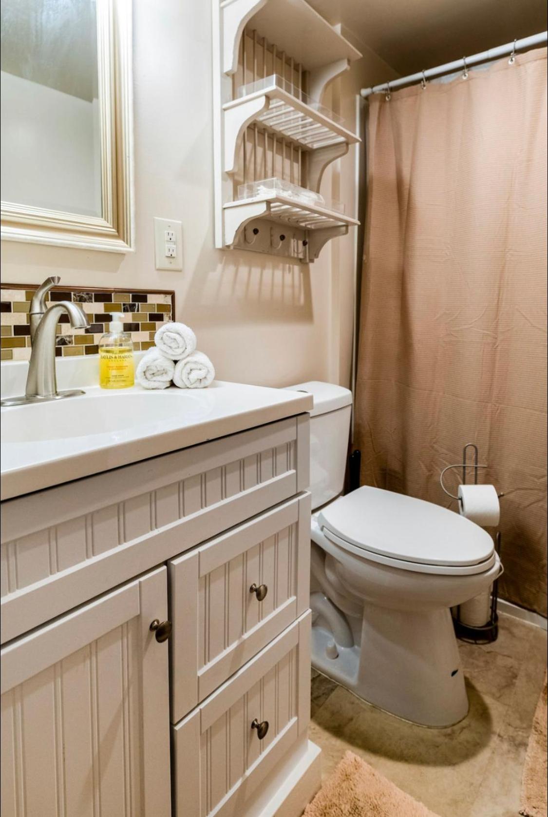 Two-Bedroom House - Photo 31