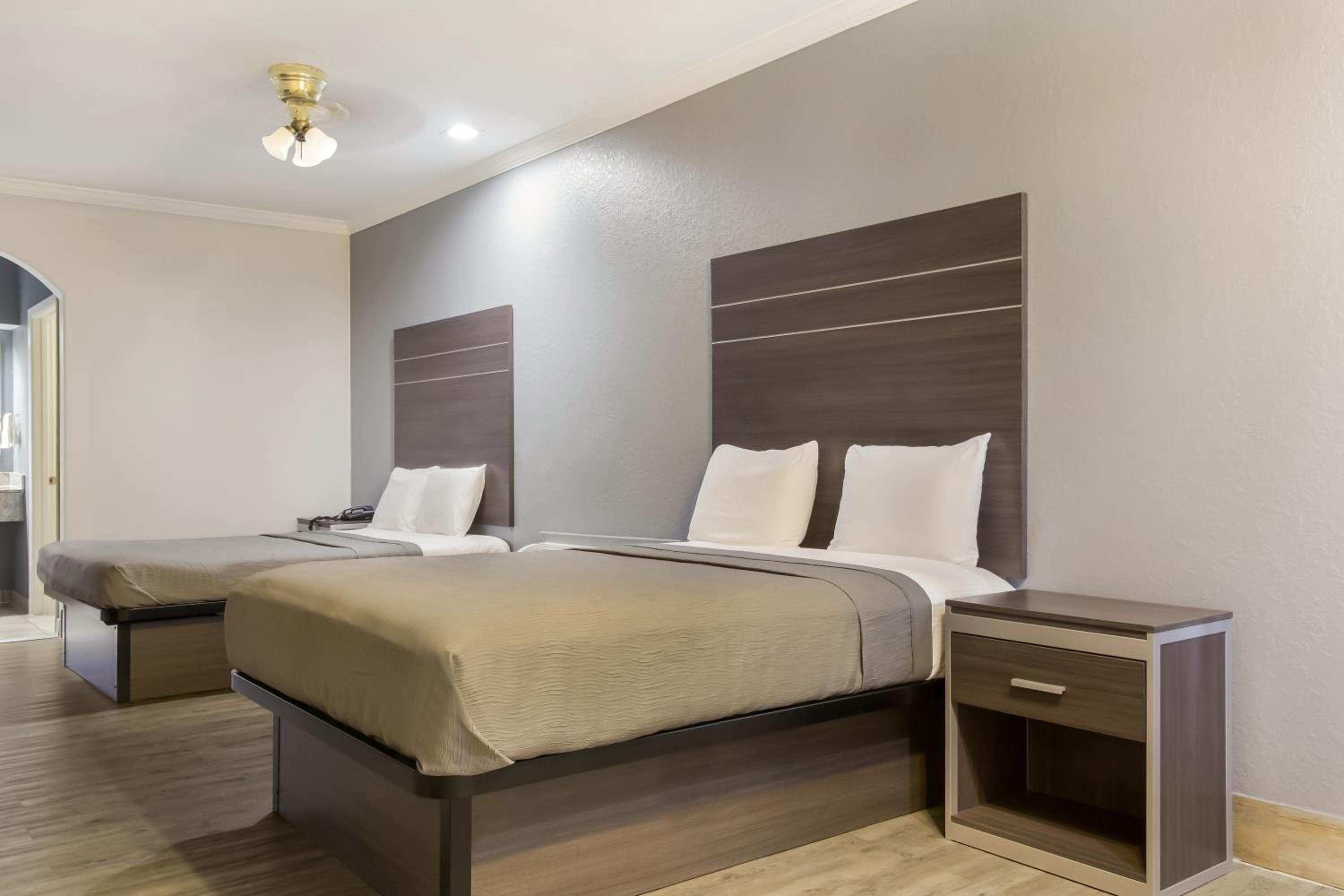 Two Queen Beds - Photo 1