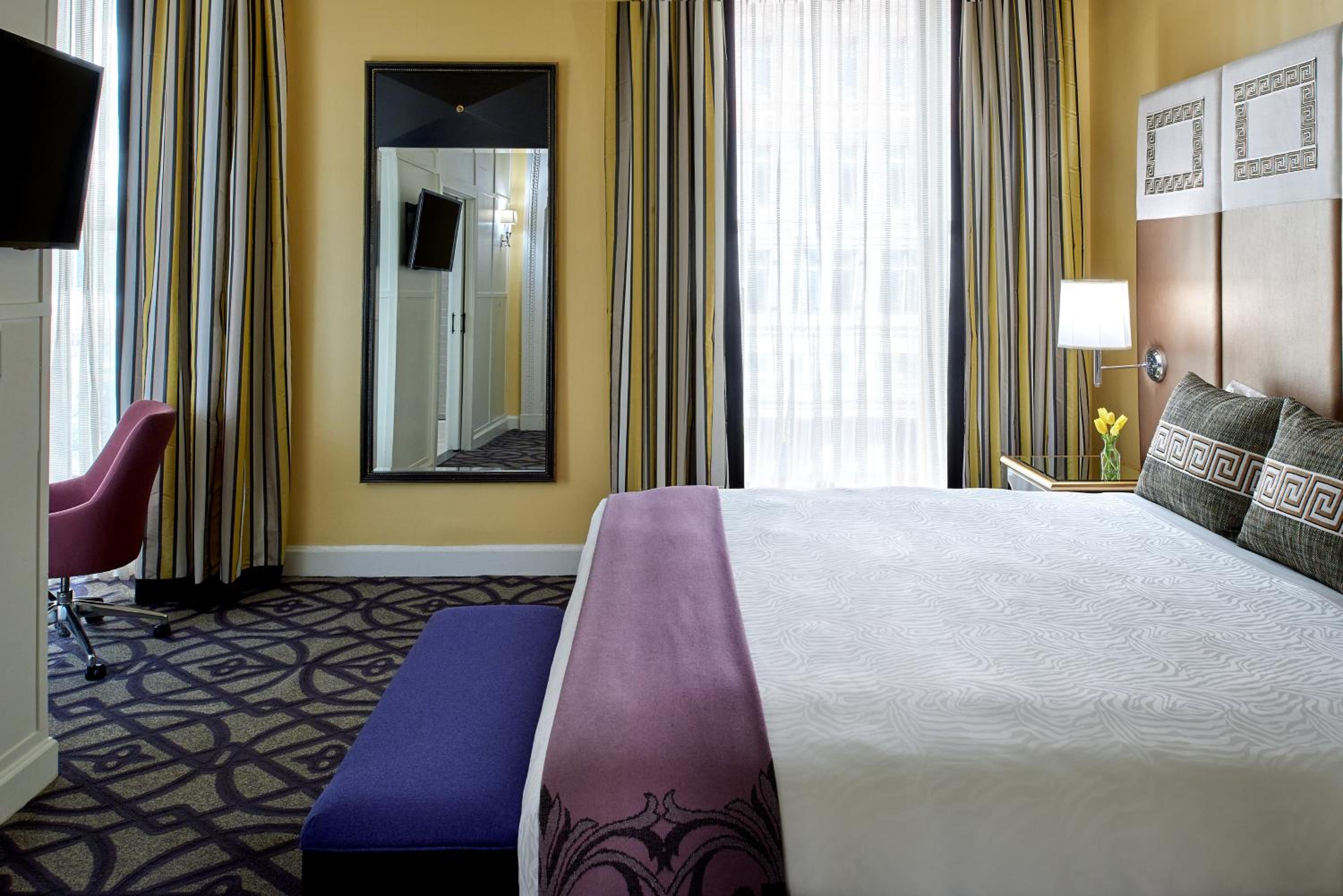 Premium King Room photo 3