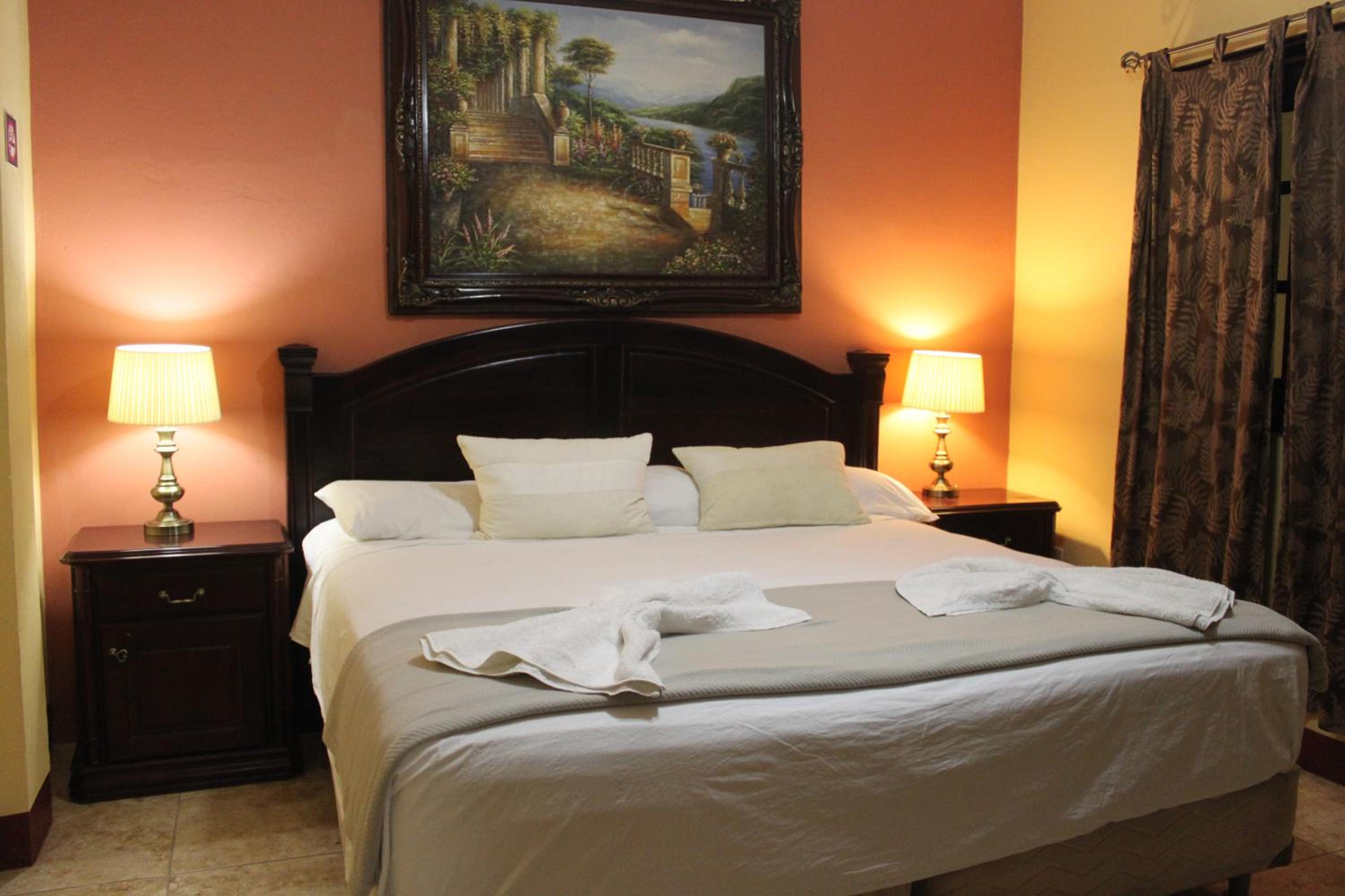Deluxe King Room photo 1