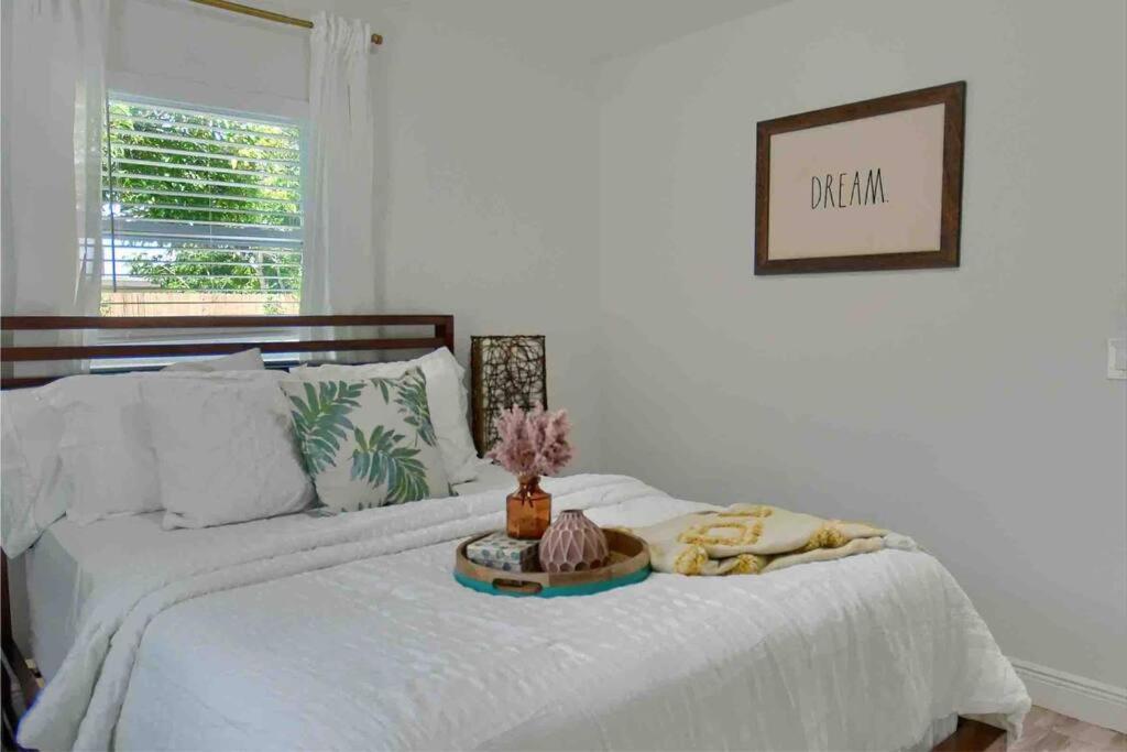Three-Bedroom House photo 3