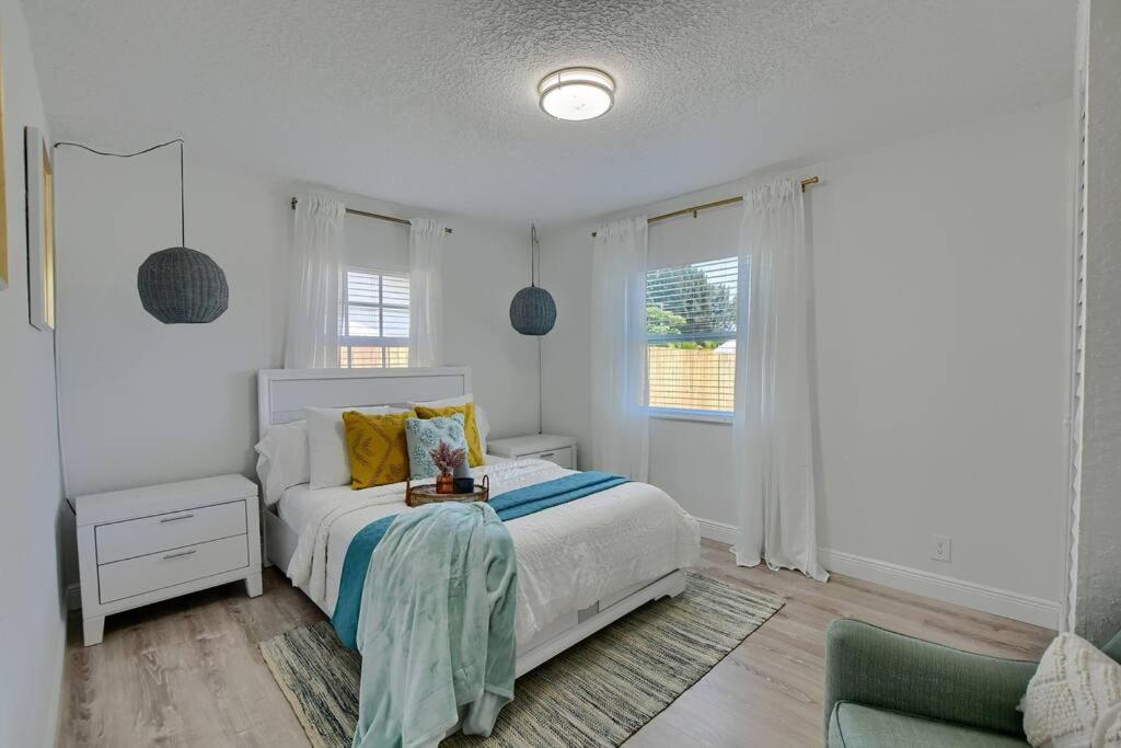 Three-Bedroom House photo 2
