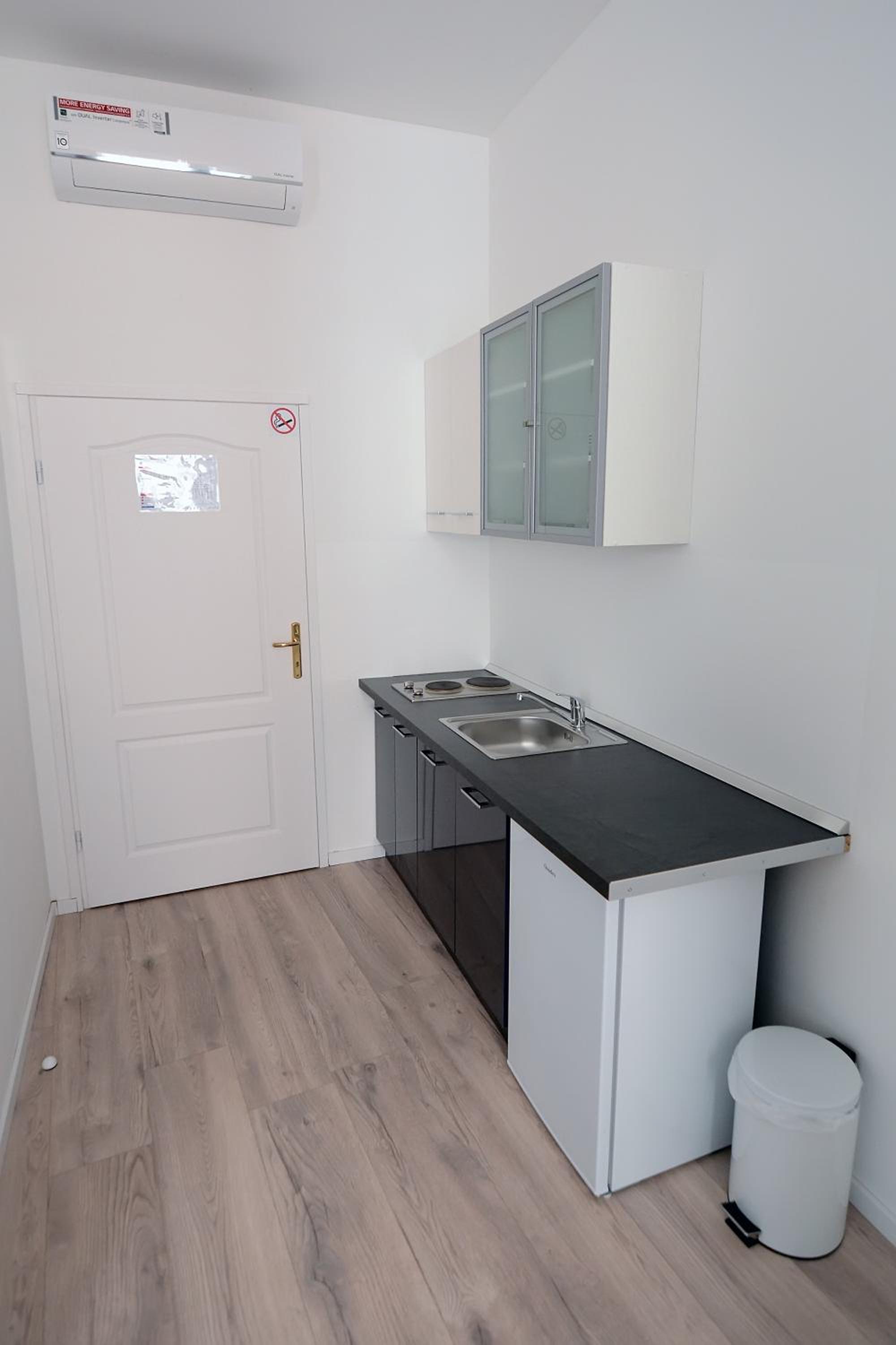 Standard Studio - Photo 17