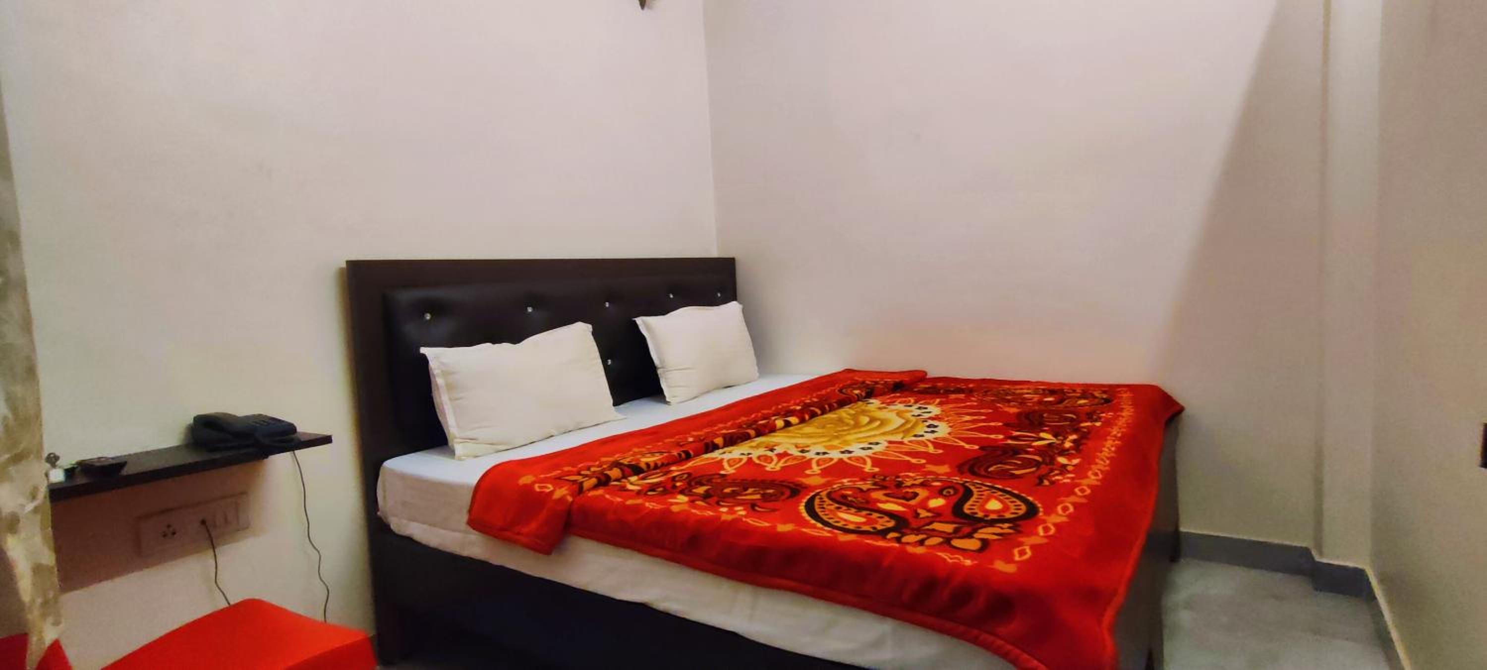 Standard Double Room - Photo 9