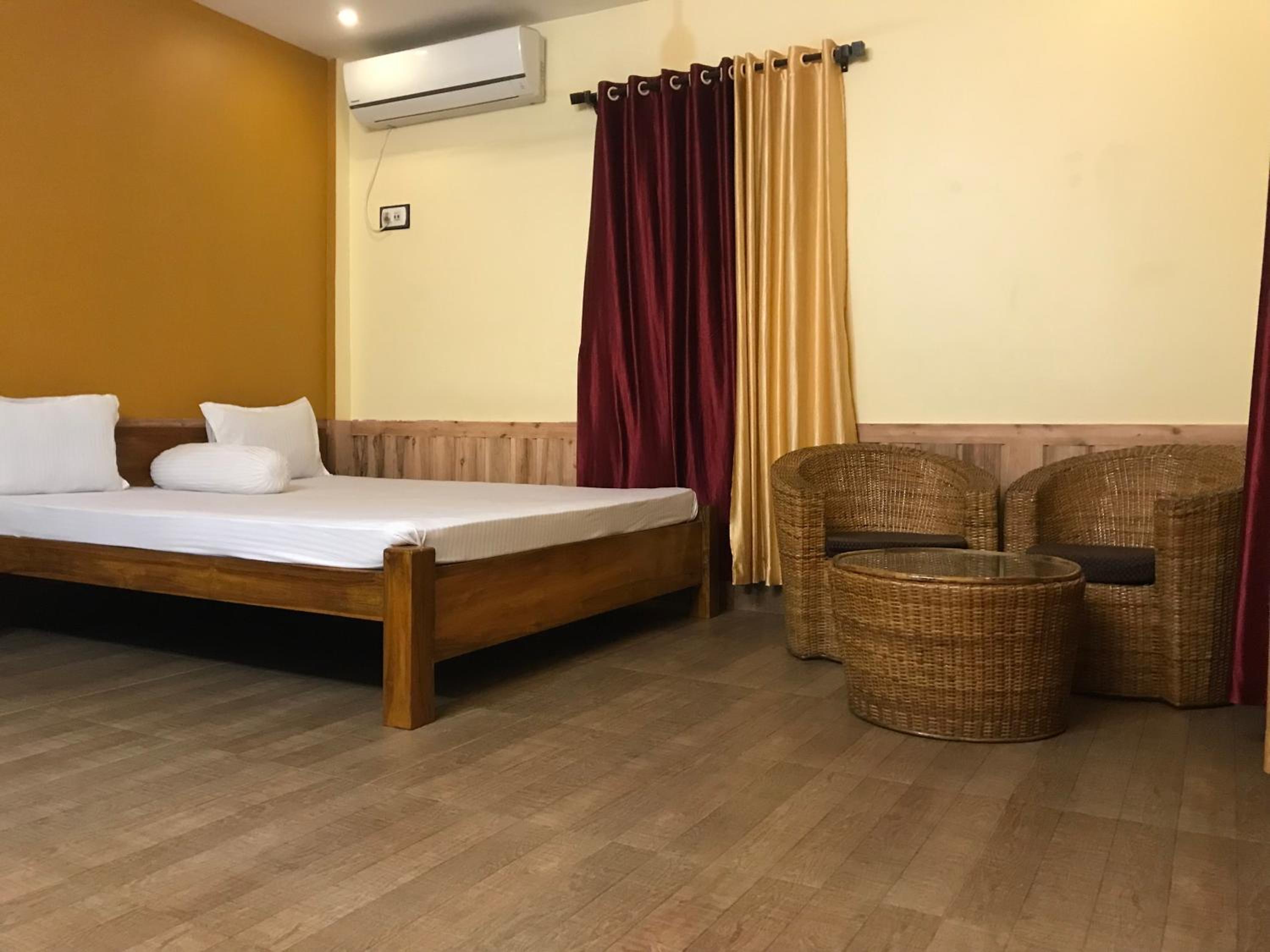 Deluxe Double Room with Balcony photo 2