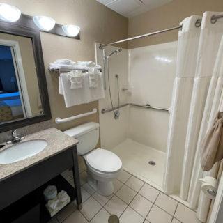 Queen Room - Disability Access - Photo 4