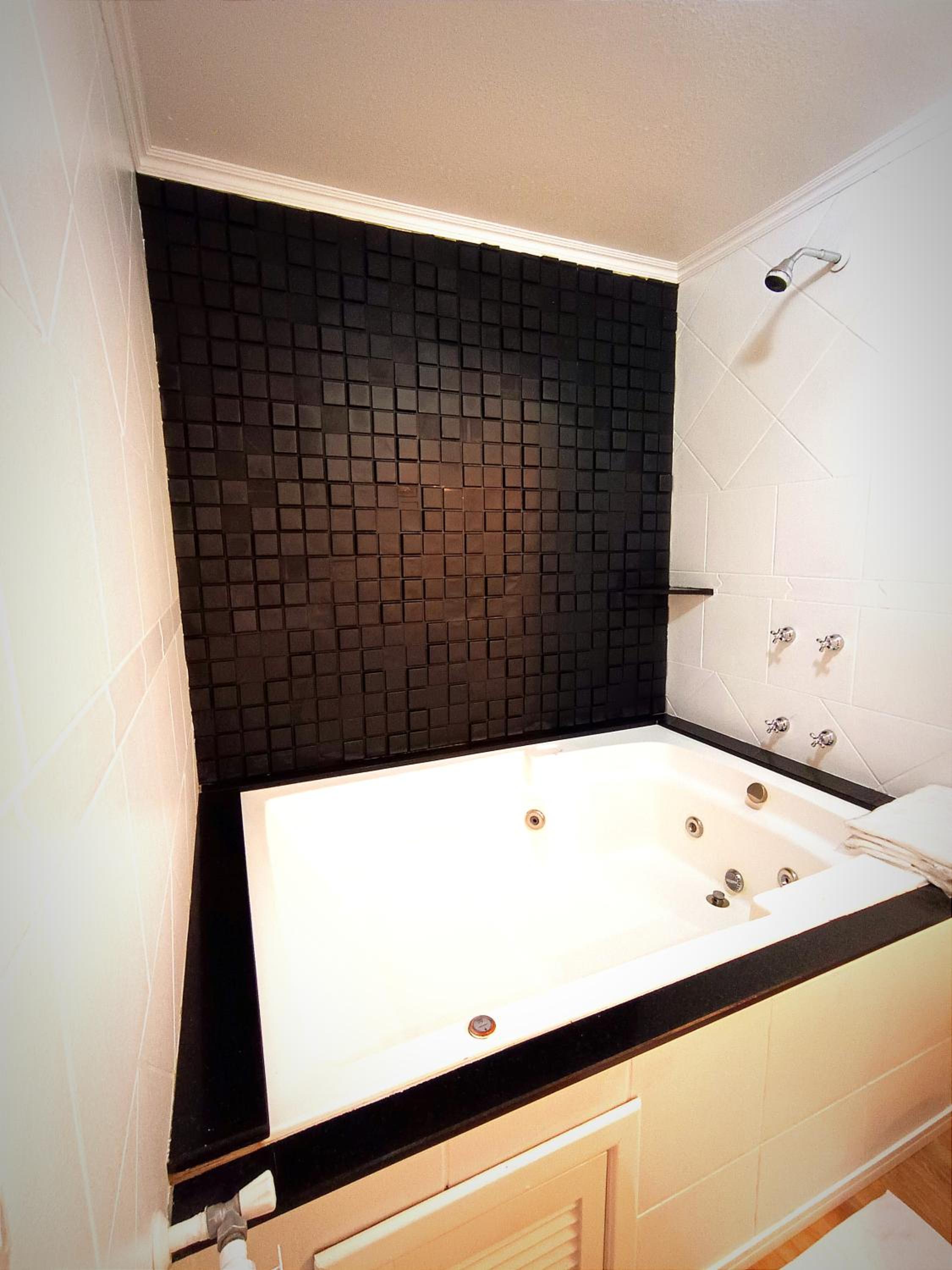 Executive Double Room with Hot Tub - Photo 7