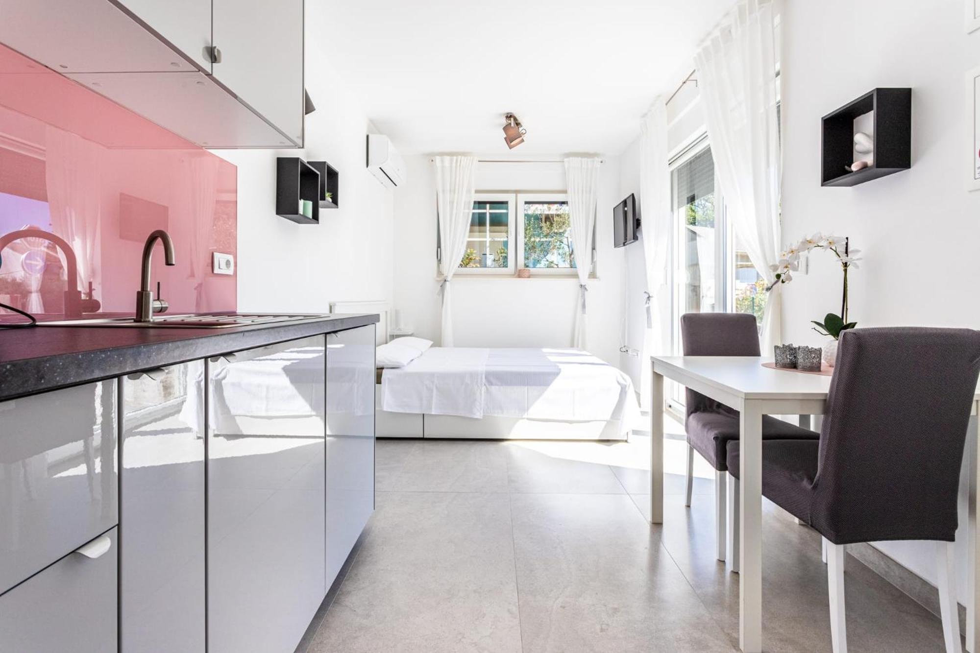 Studio Apartment photo 1
