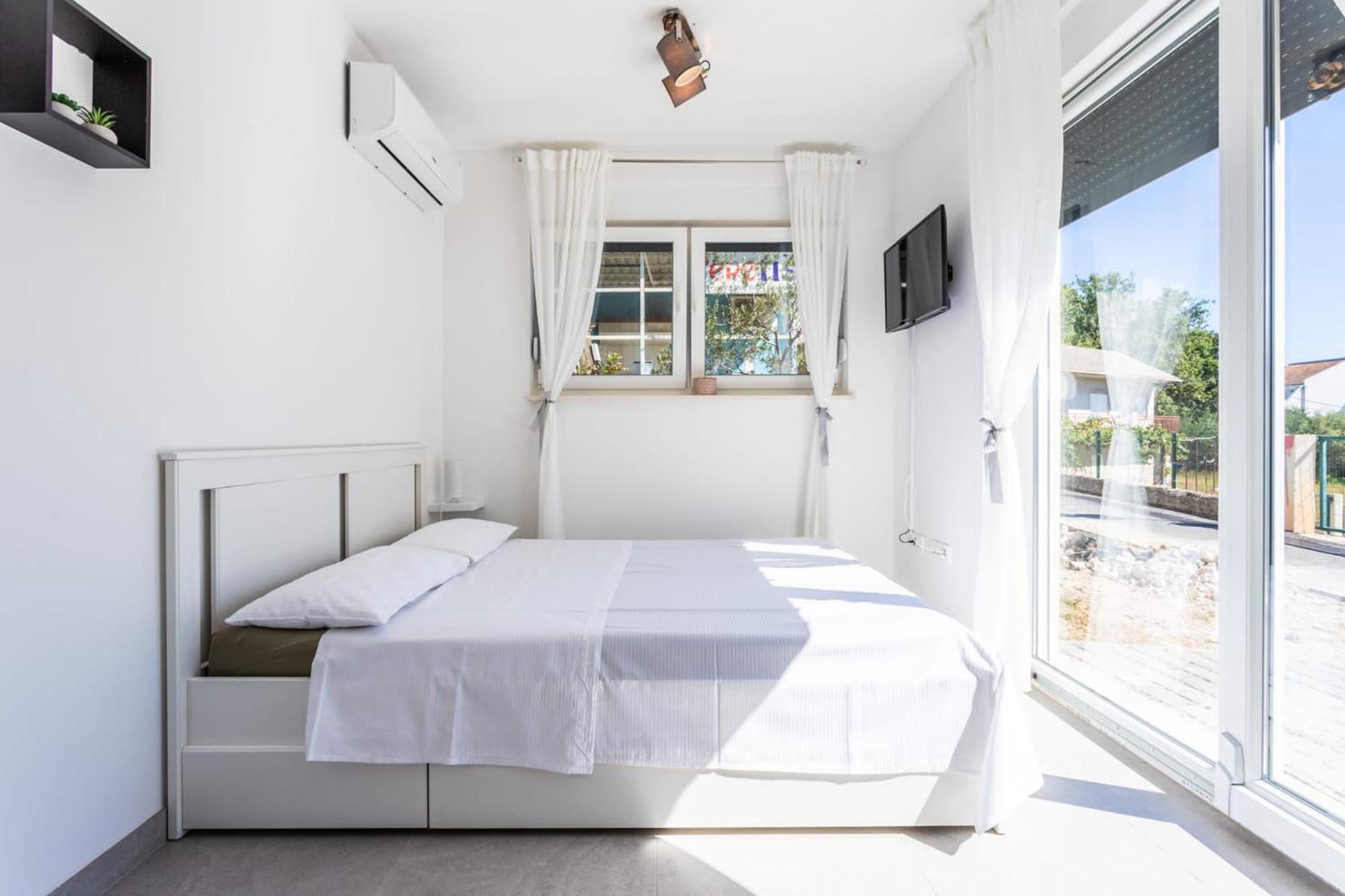 Studio Apartment photo 2