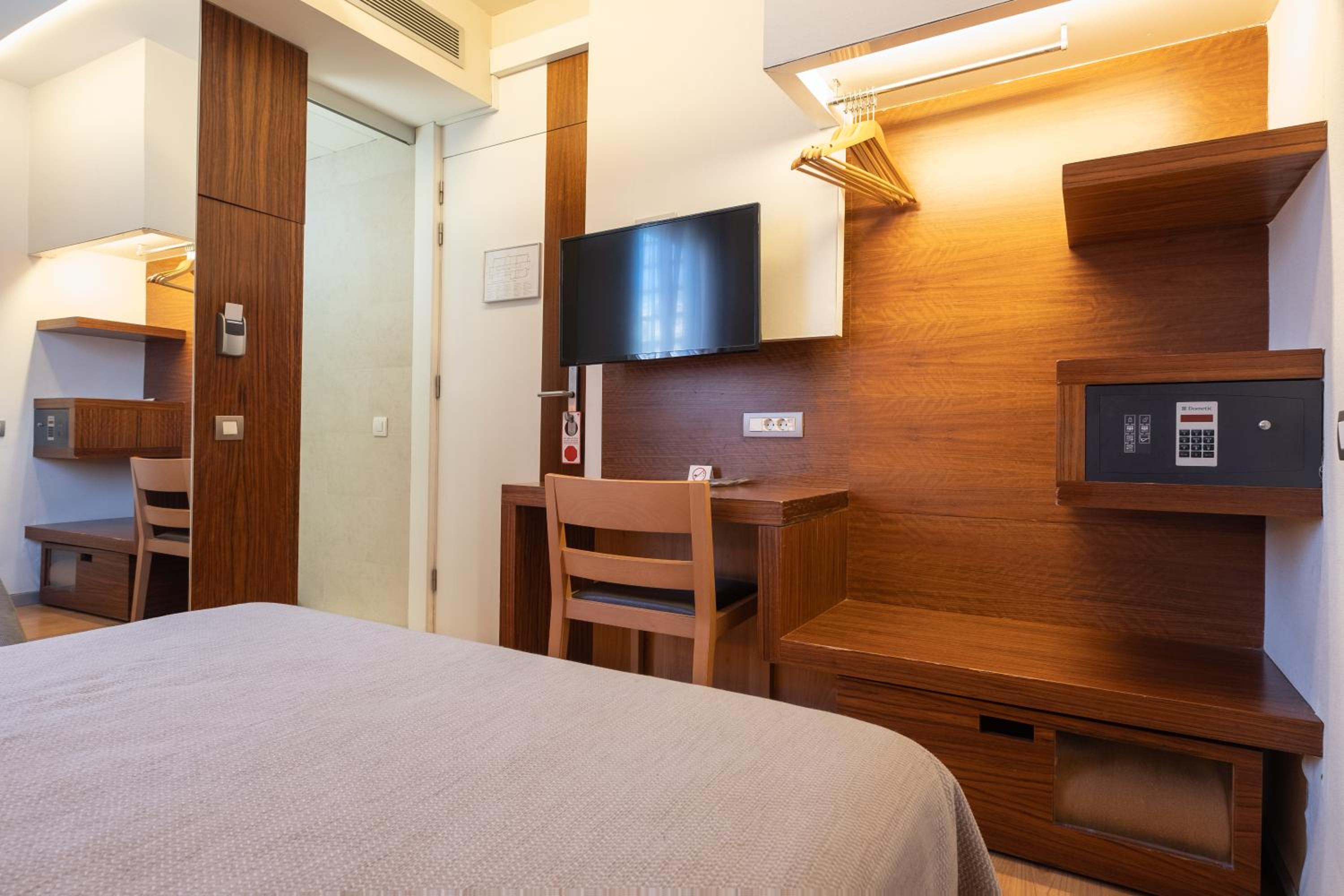 Basic Double Room photo 2