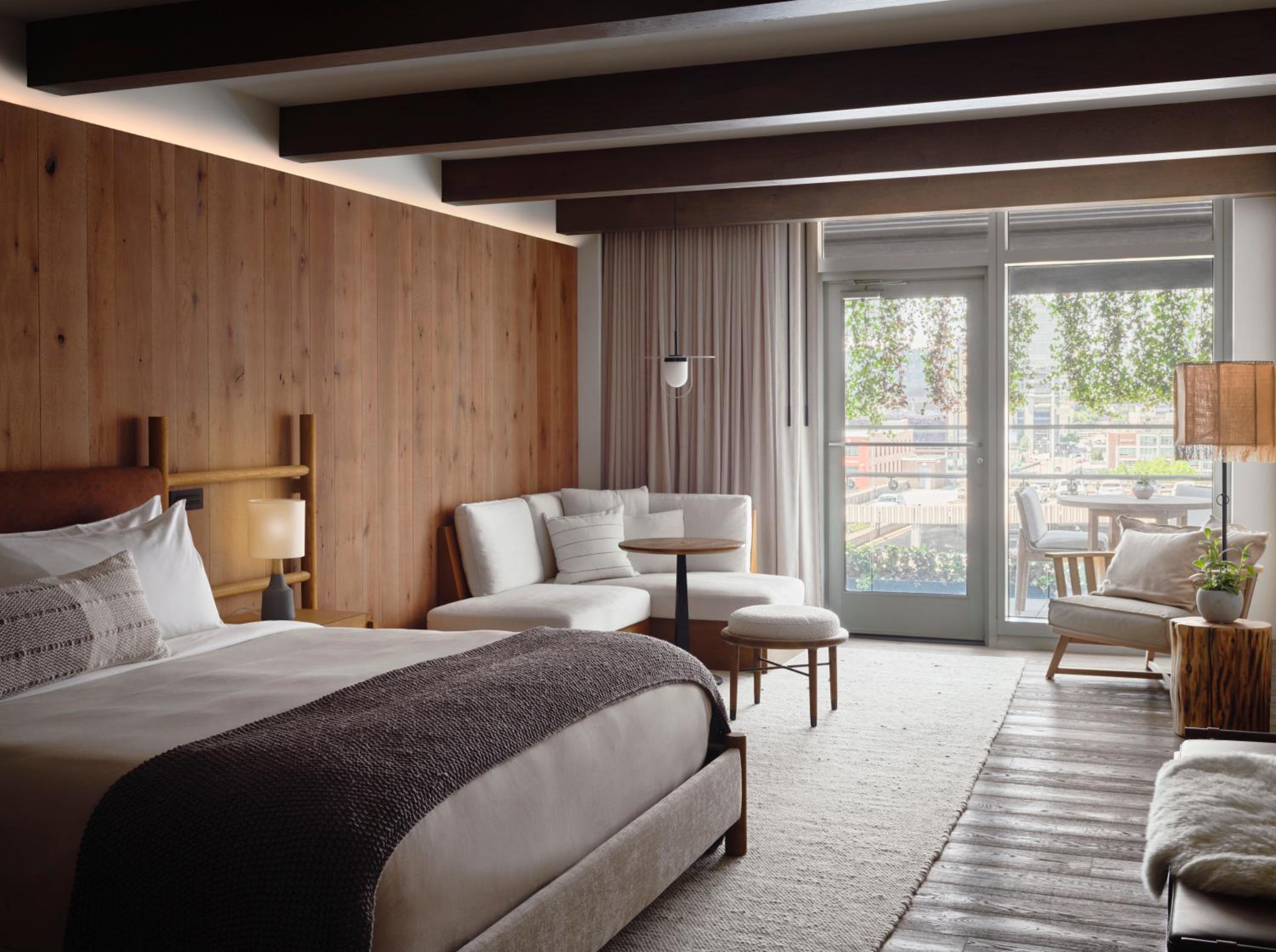 King Room with Balcony - Photo 2