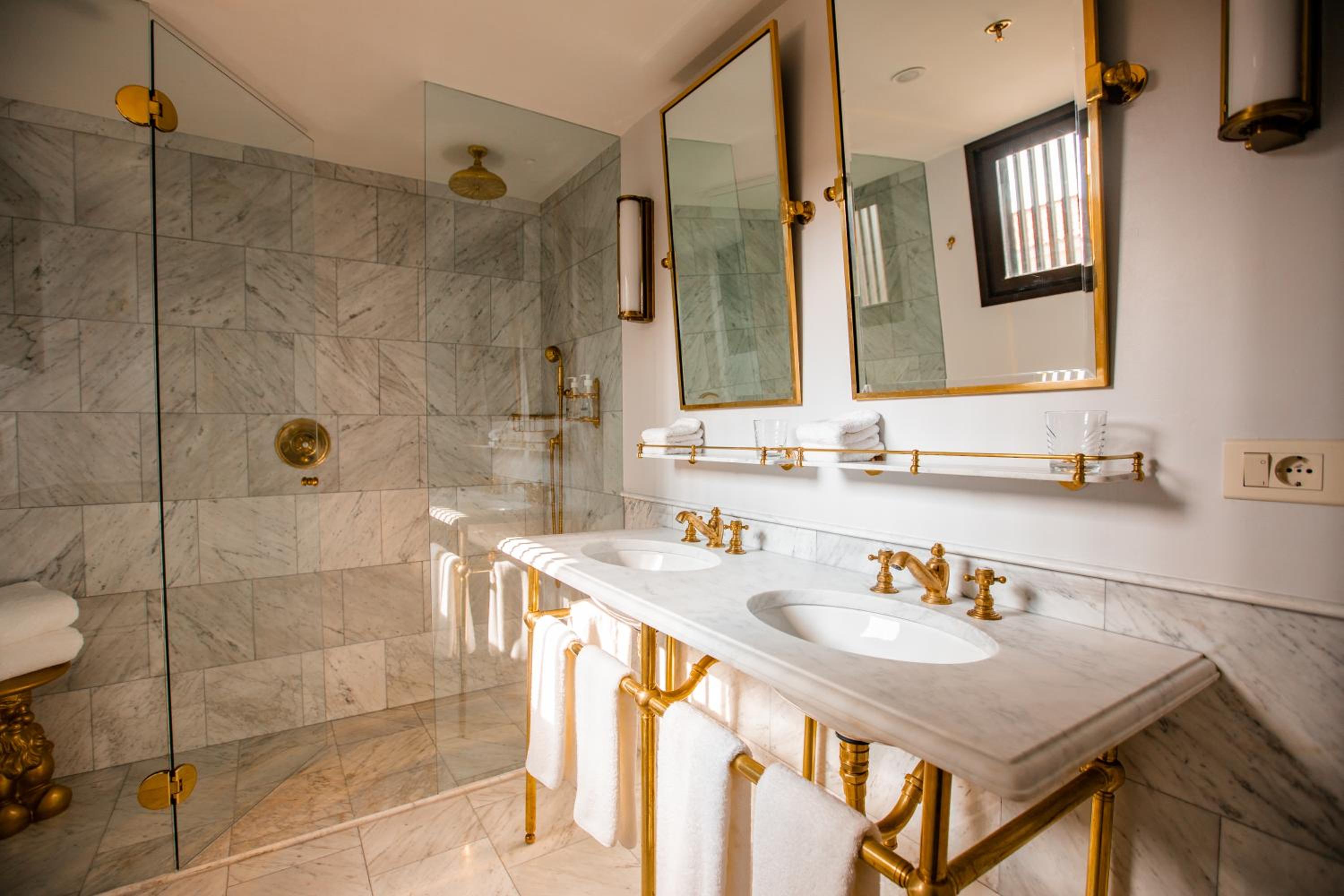 Residence - Photo 5