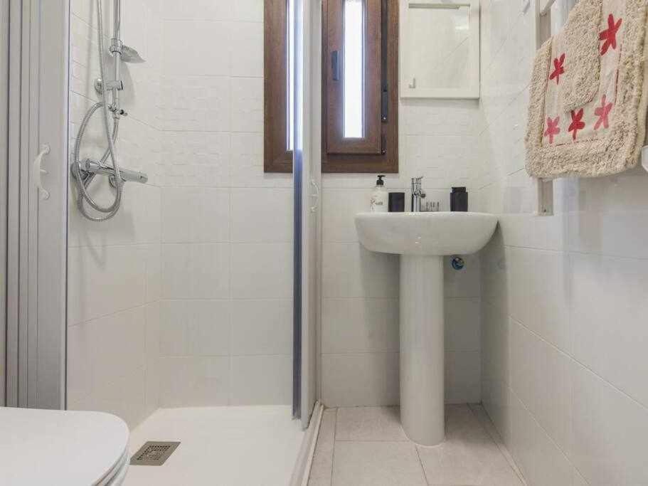 Two-Bedroom Apartment - Photo 2