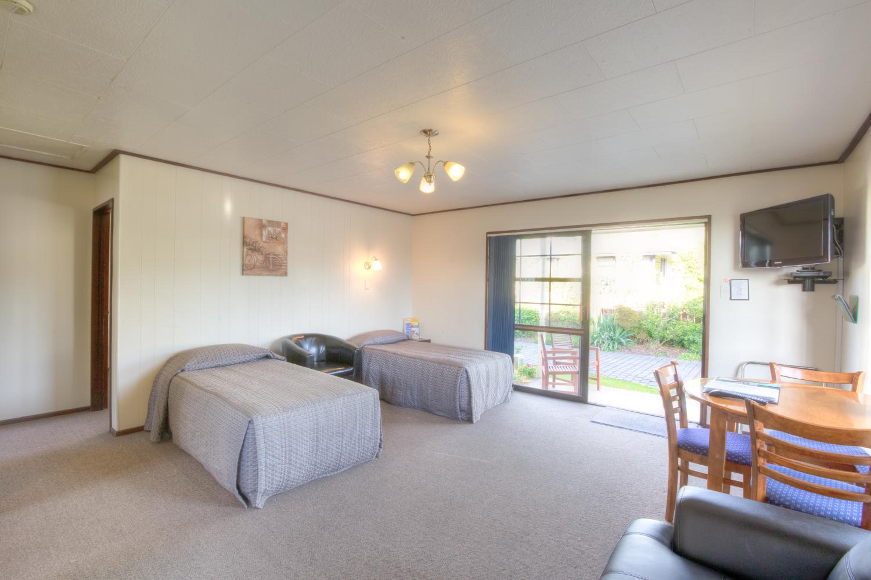 Two-Bedroom Apartment - Photo 3