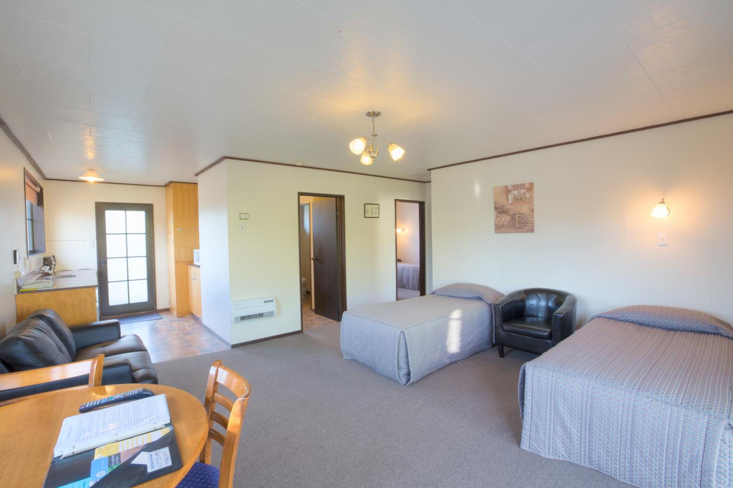 Two-Bedroom Apartment - Photo 2