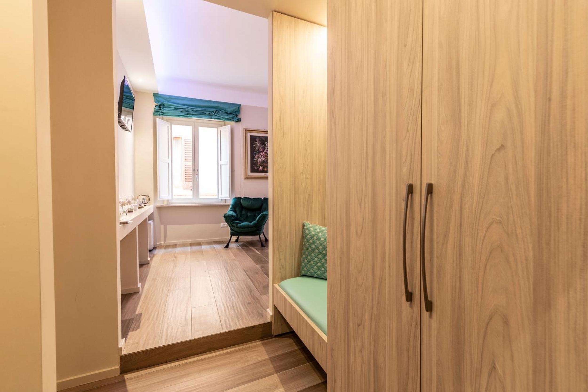 Deluxe Double Room with Shower photo 2