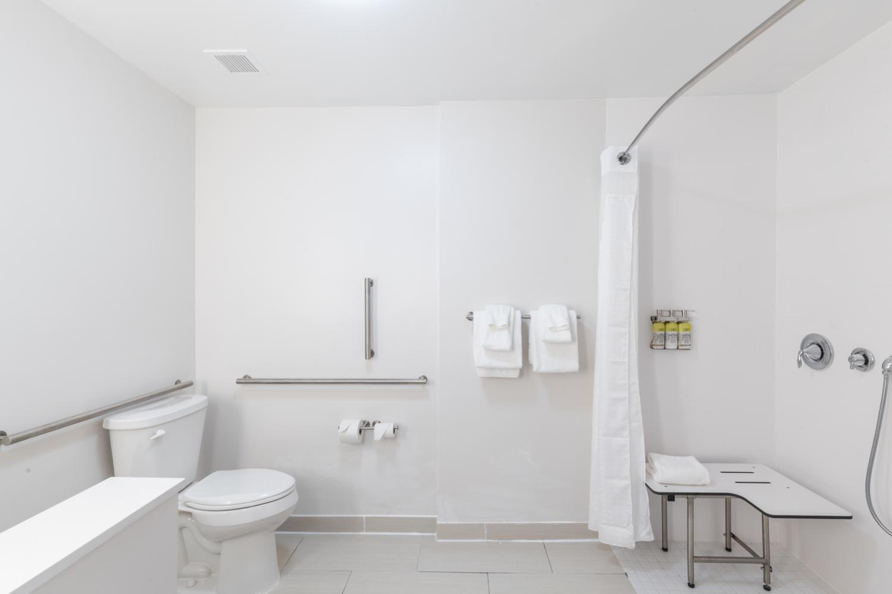 Queen Room with Two Queen Beds Hearing Accessible with Roll-In Shower - Non-Smoking - Photo 2