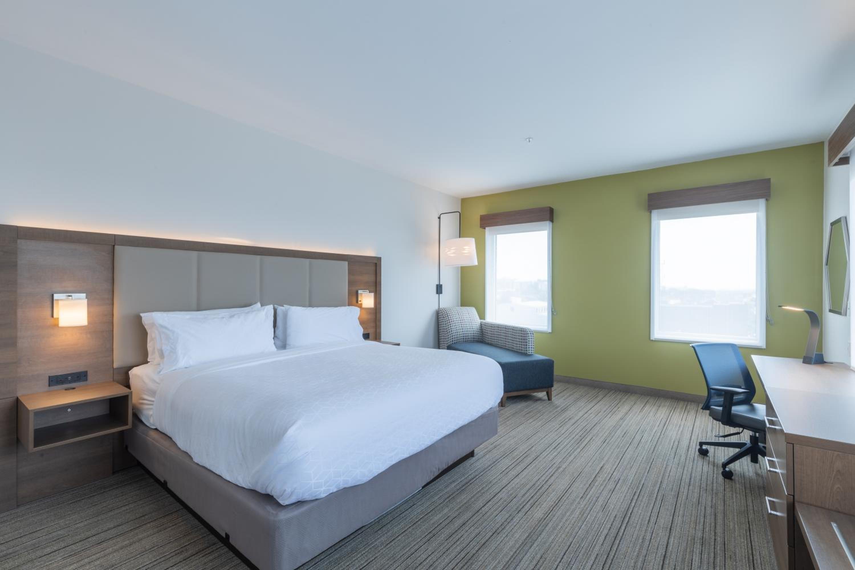 Standard King Room - Photo 1