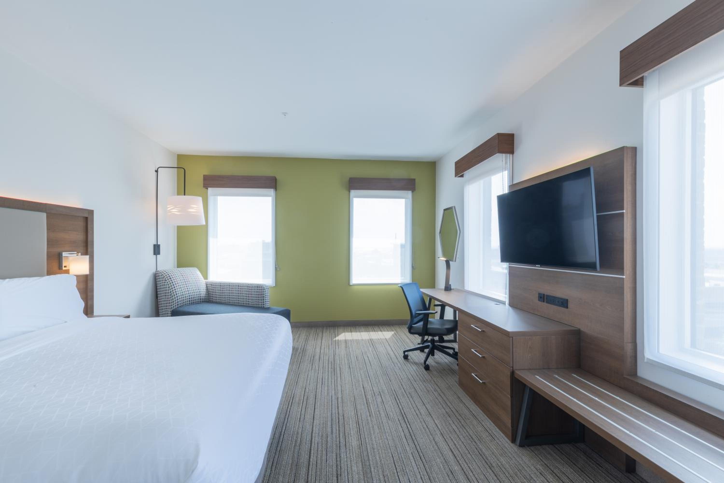 Standard King Room - Photo 8