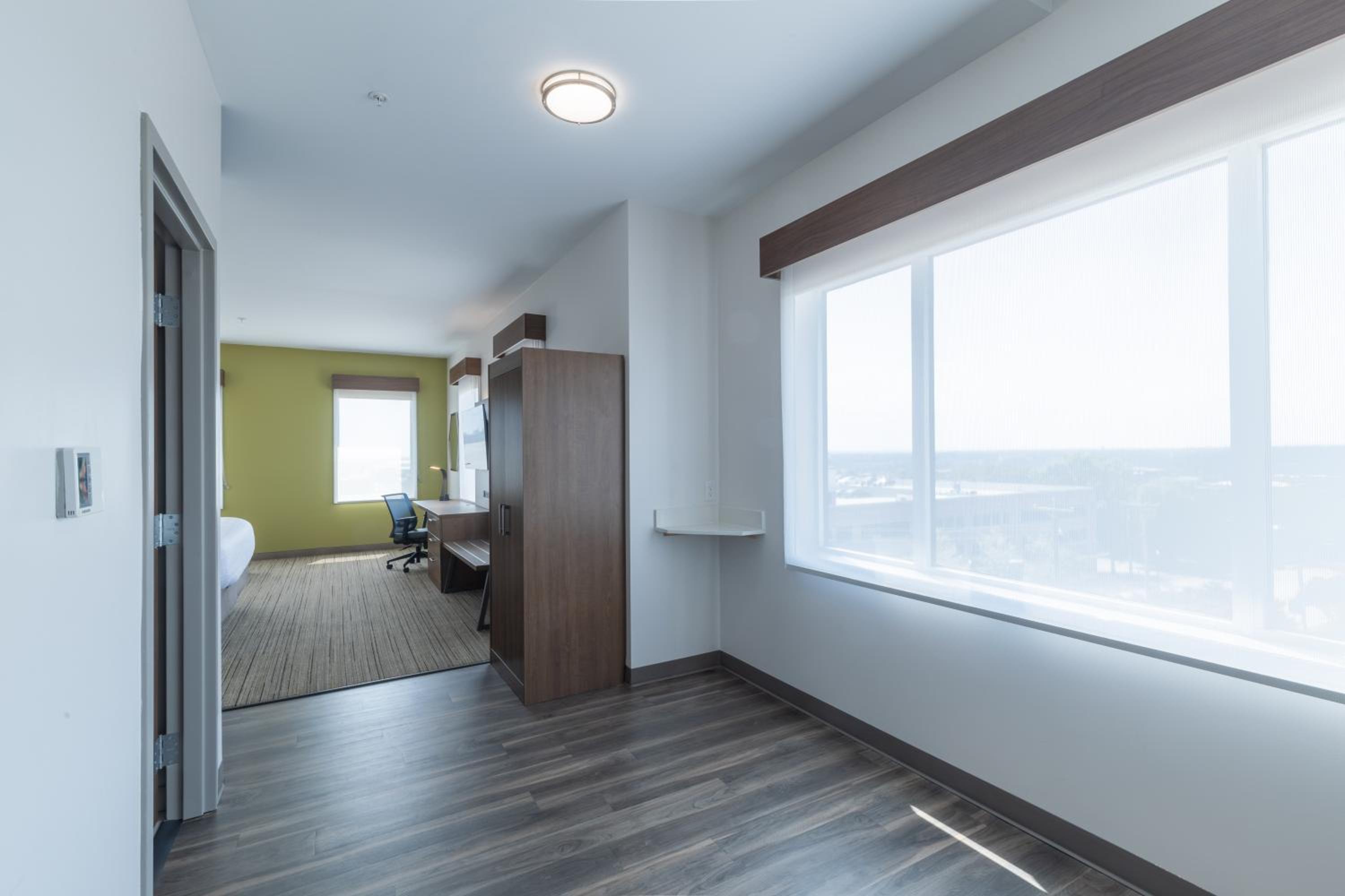 Standard King Room - Photo 7