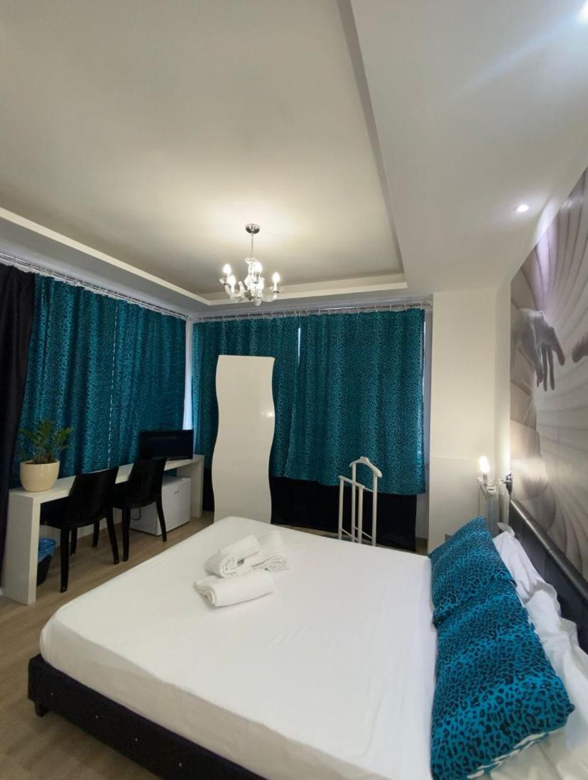 Deluxe Double Room with Balcony photo 3