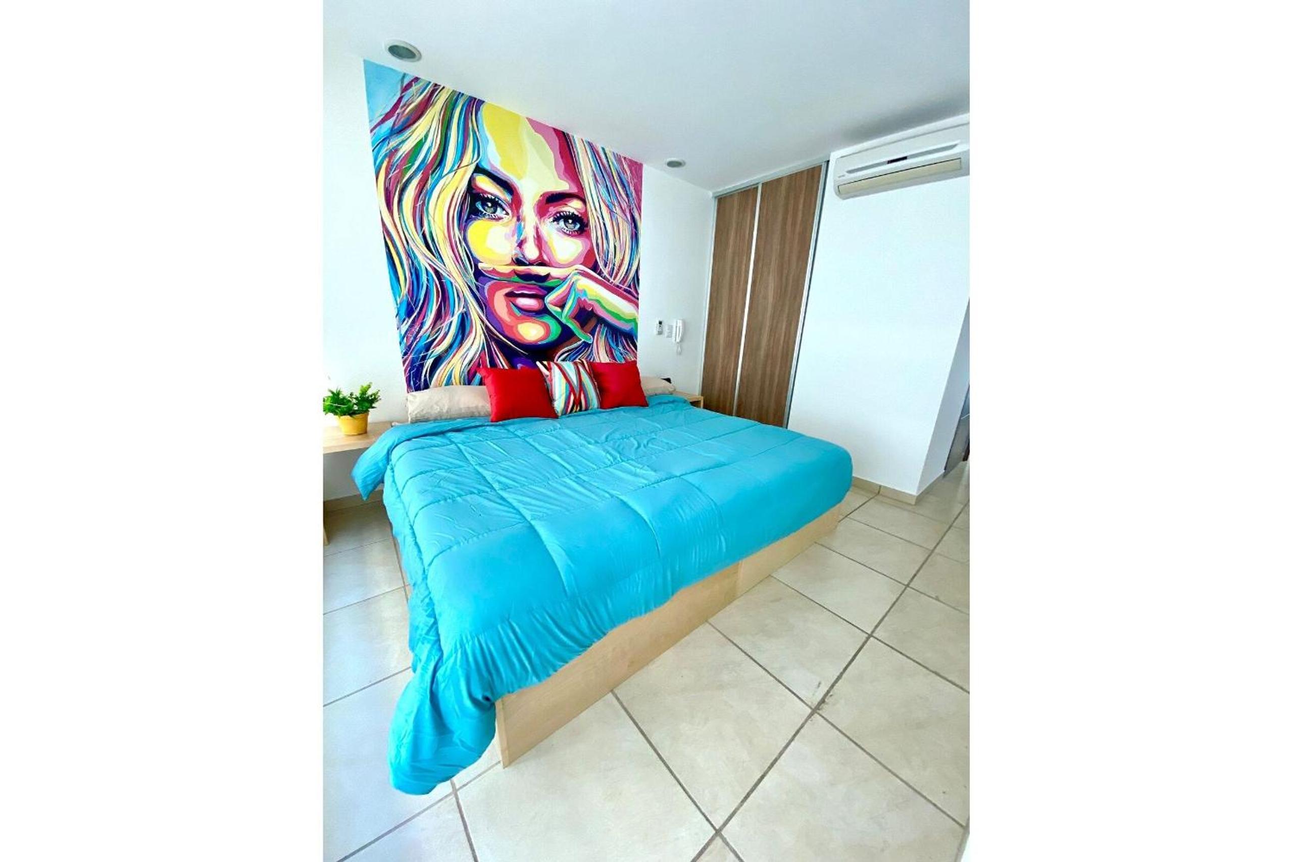One-Bedroom Apartment - Photo 7