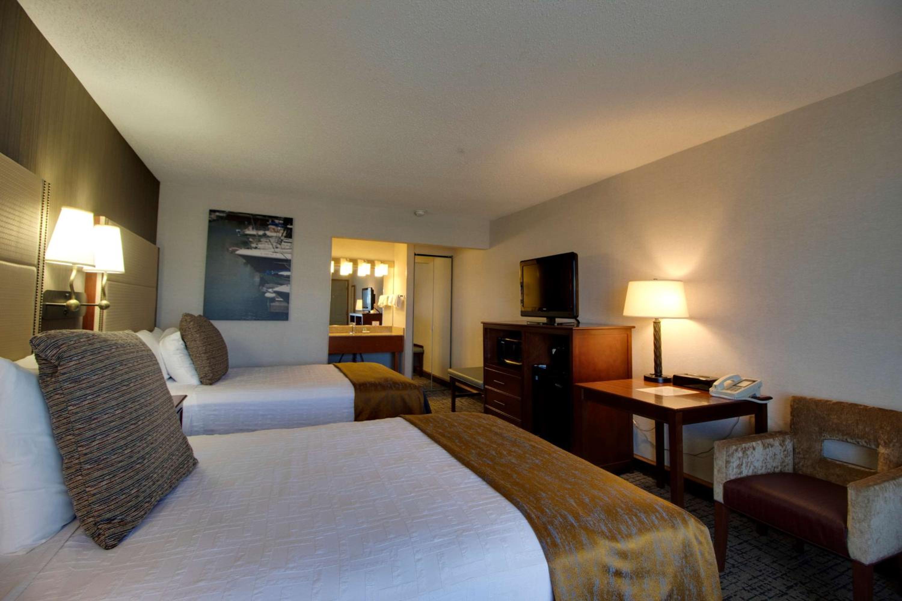 Two-Bedroom Apartment with One King and Two Double Beds - Lake View