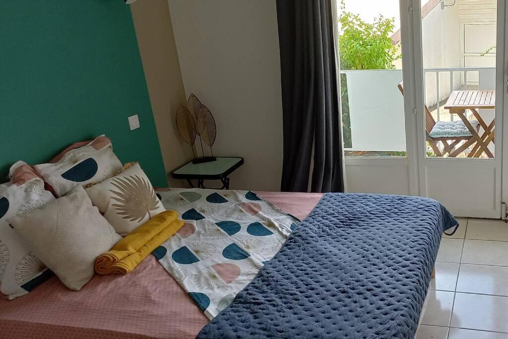 One-Bedroom Apartment - Photo 1