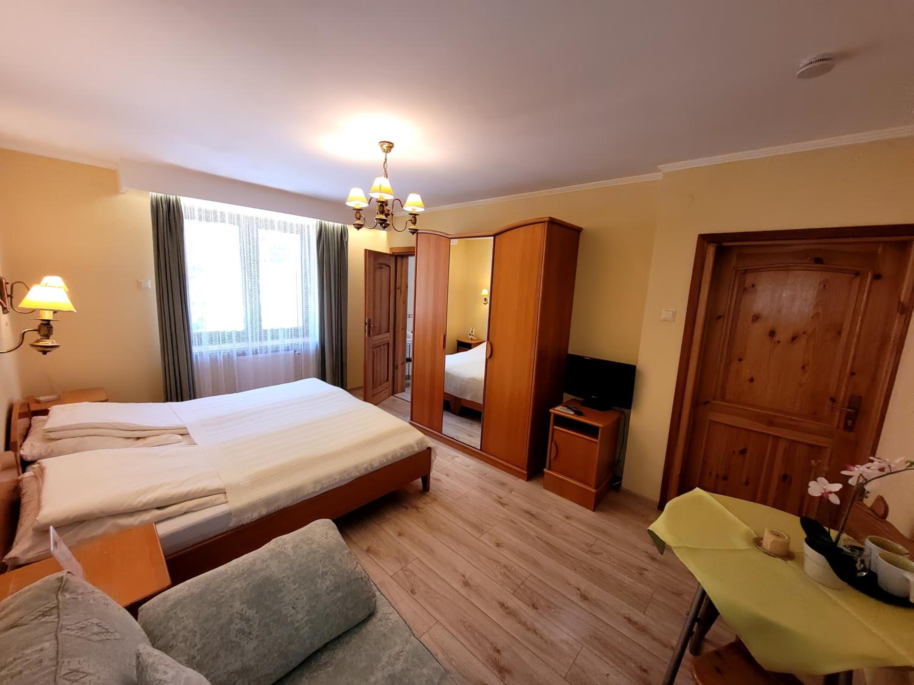 Double Room - Photo 2