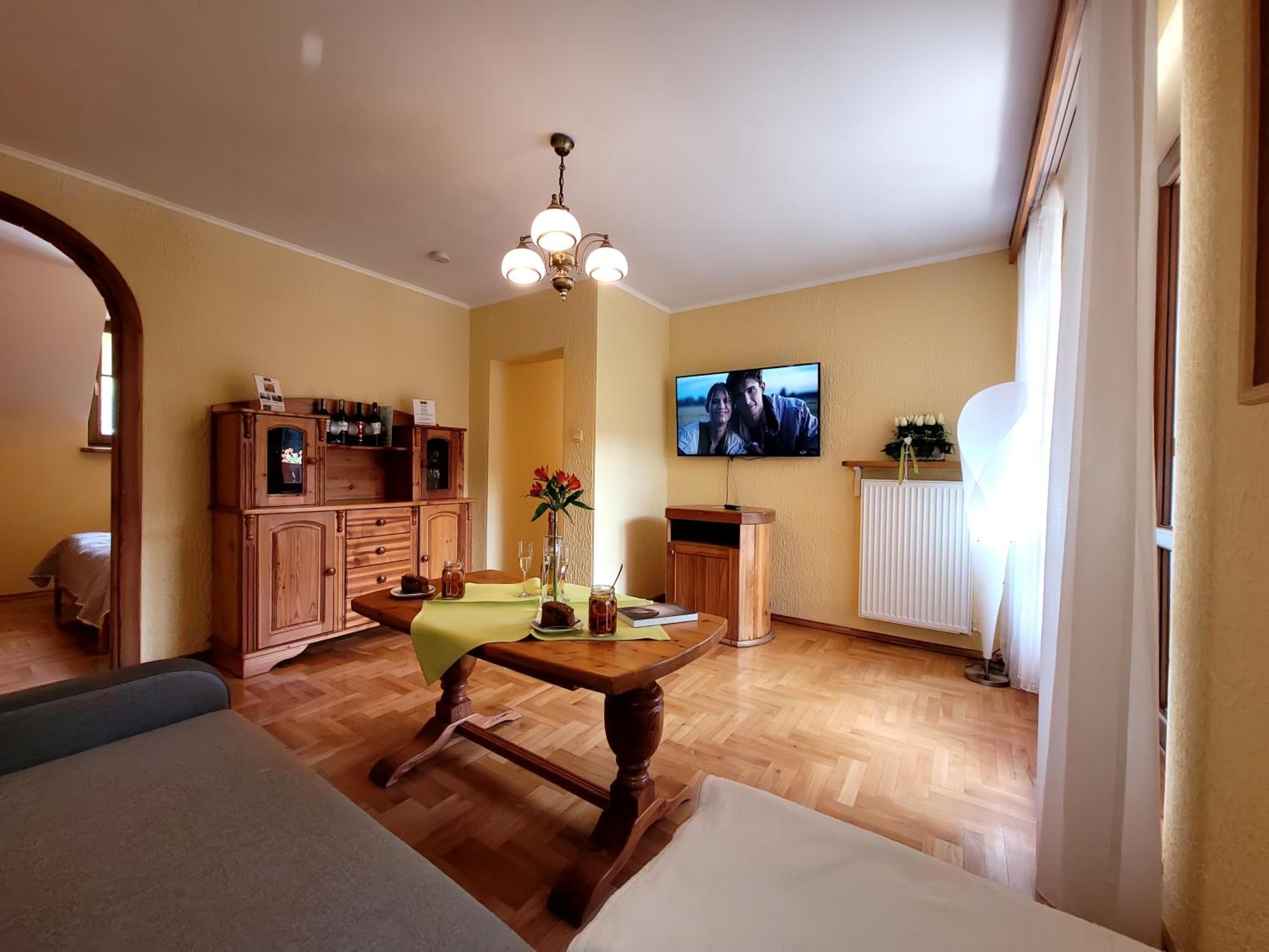 Deluxe Suite with Spa Bath - Photo 2
