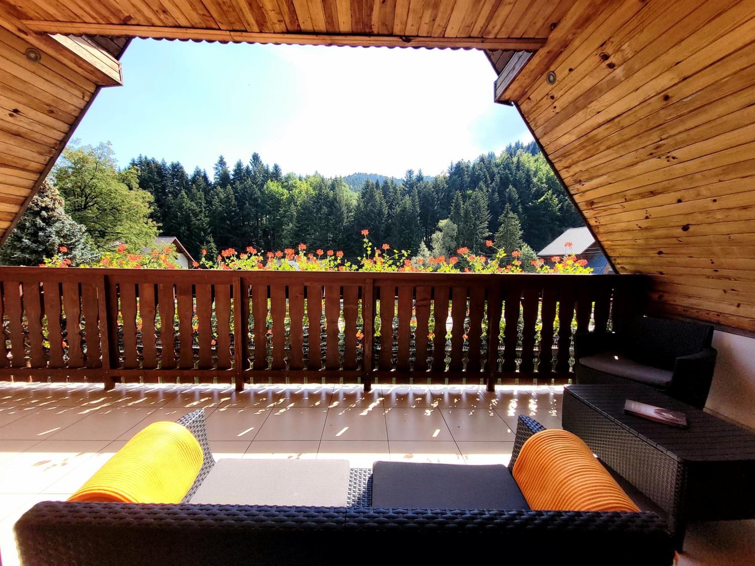 Deluxe Suite with Spa Bath - Photo 4