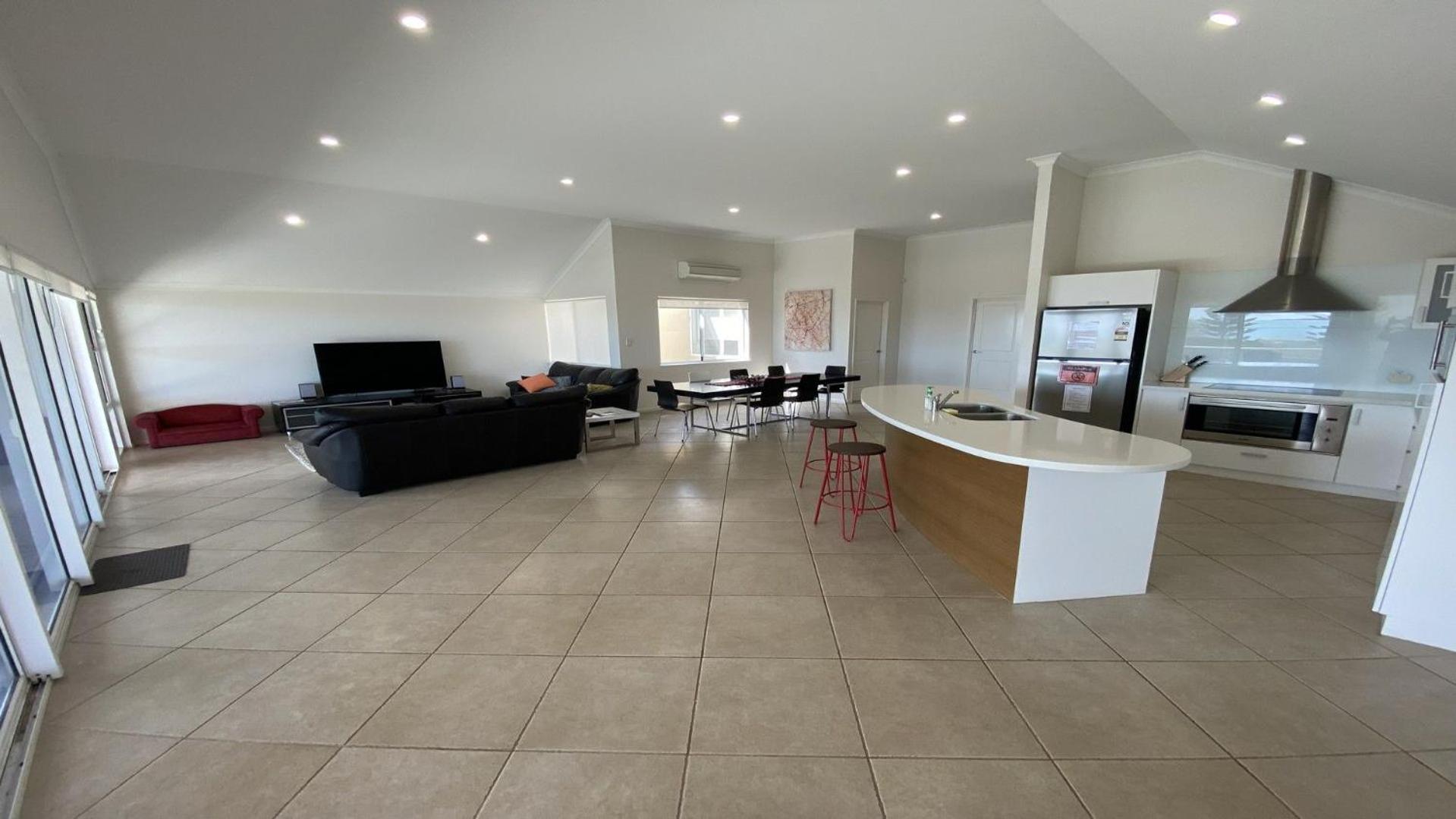 Four-Bedroom House photo 1