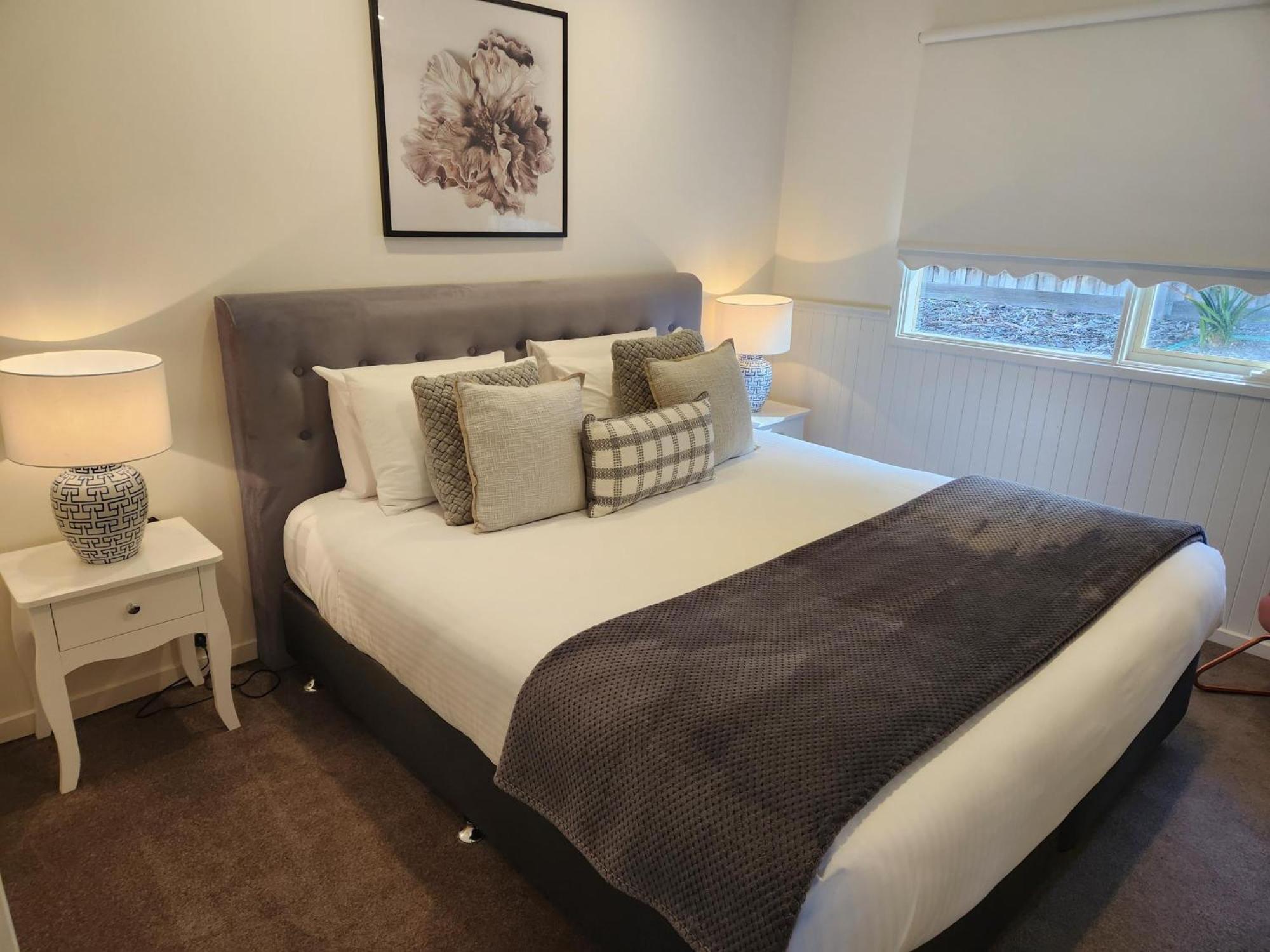 Two-Bedroom Cottage – 8 photo 3