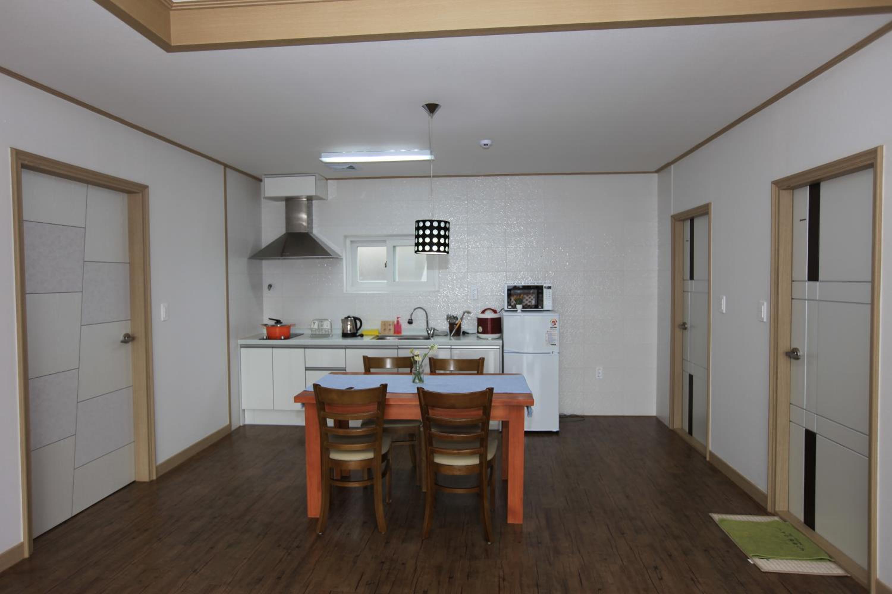 Two-Bedroom Apartment - Photo 5
