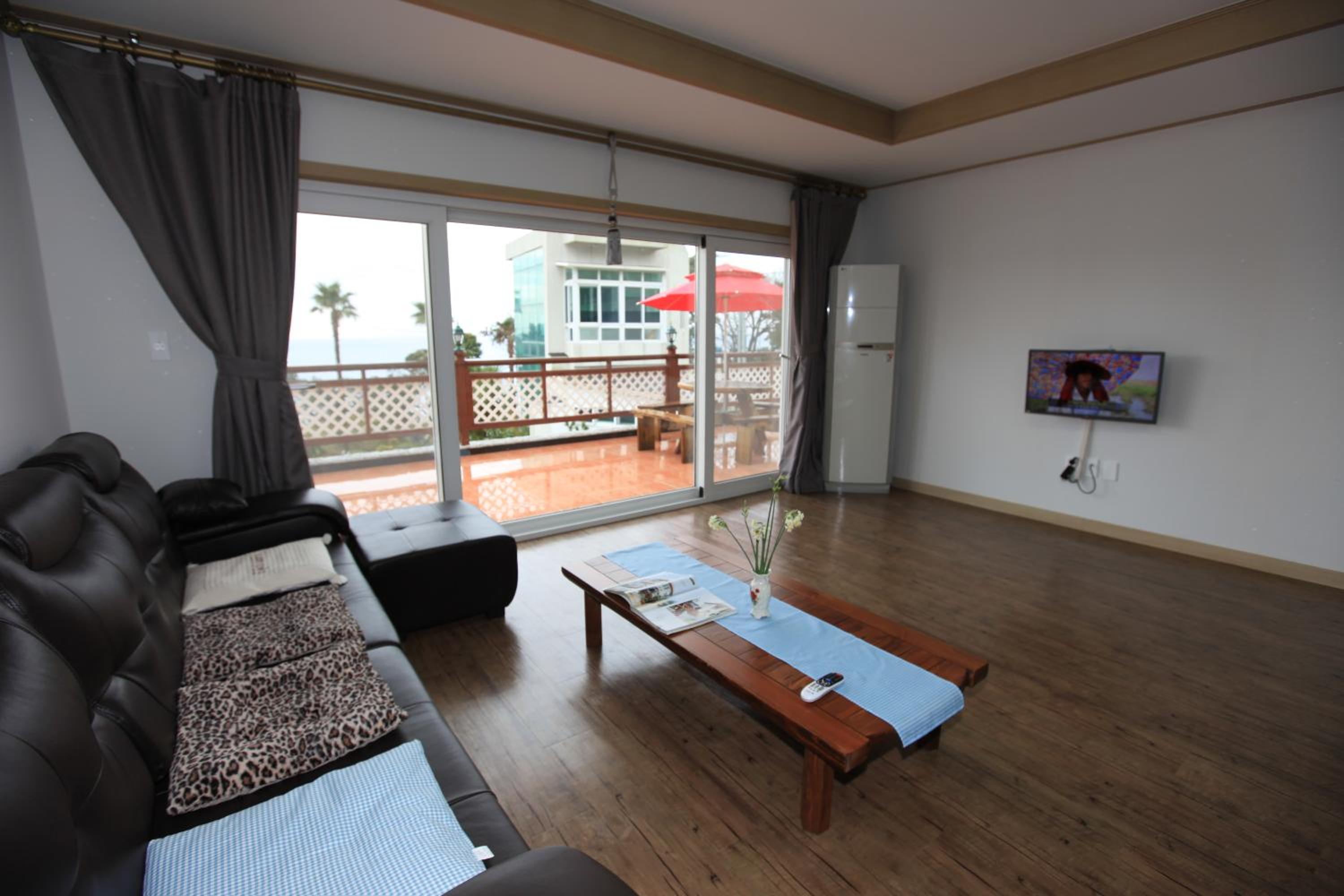 Two-Bedroom Apartment - Photo 7