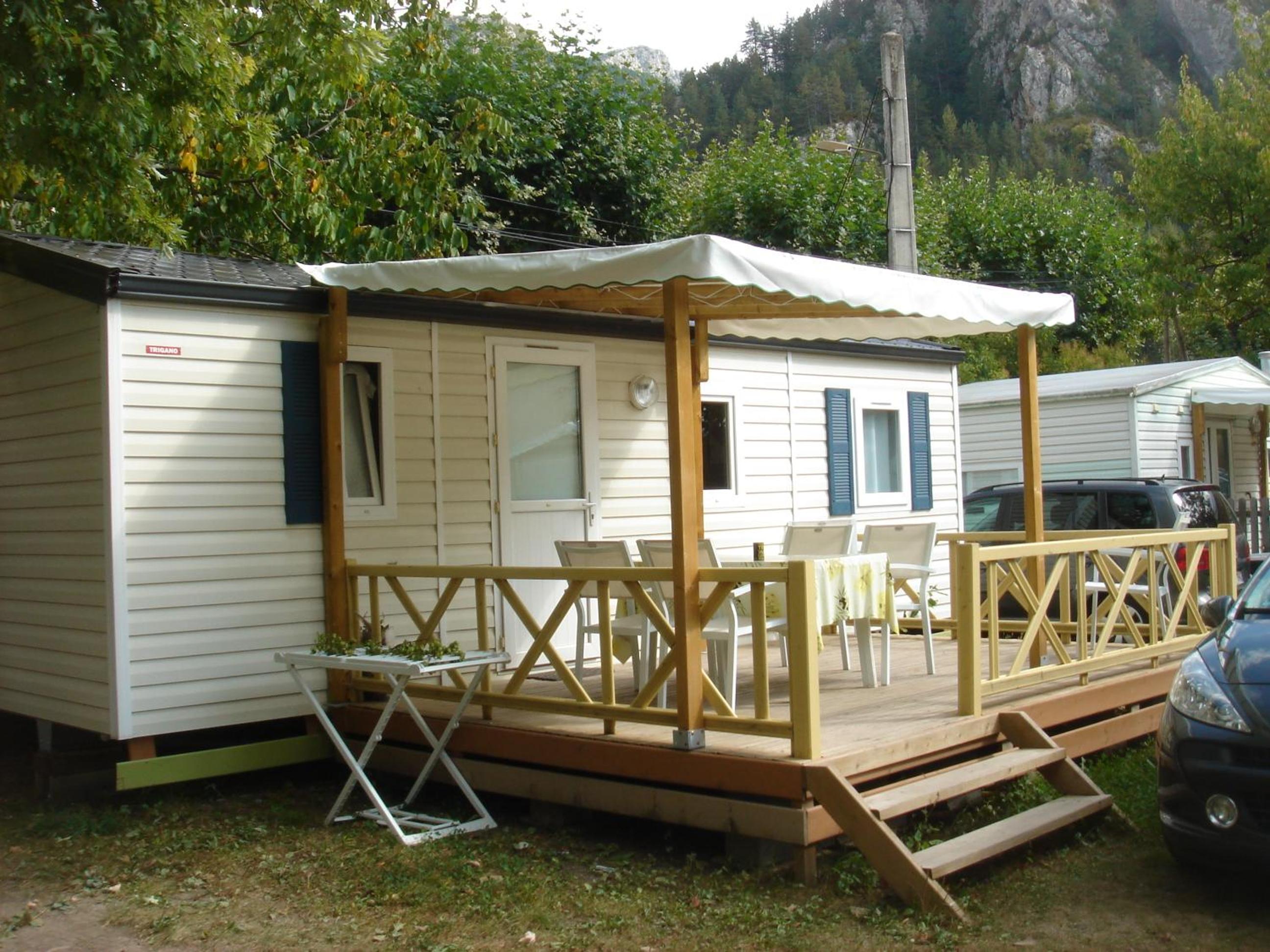 Two-Bedroom Mobile Home (4 Adults) photo 3