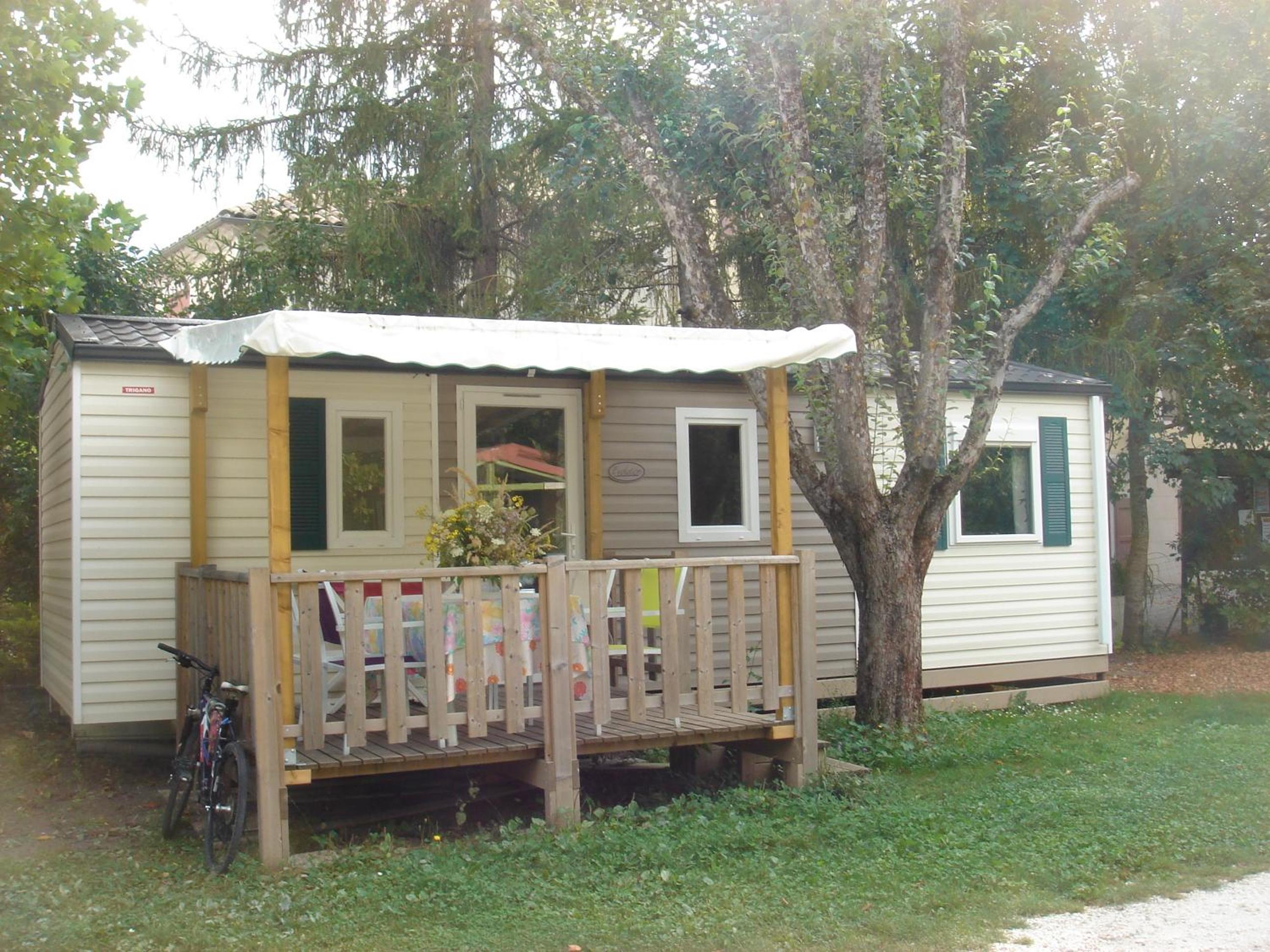 Two-Bedroom Mobile Home (4 Adults) photo 2
