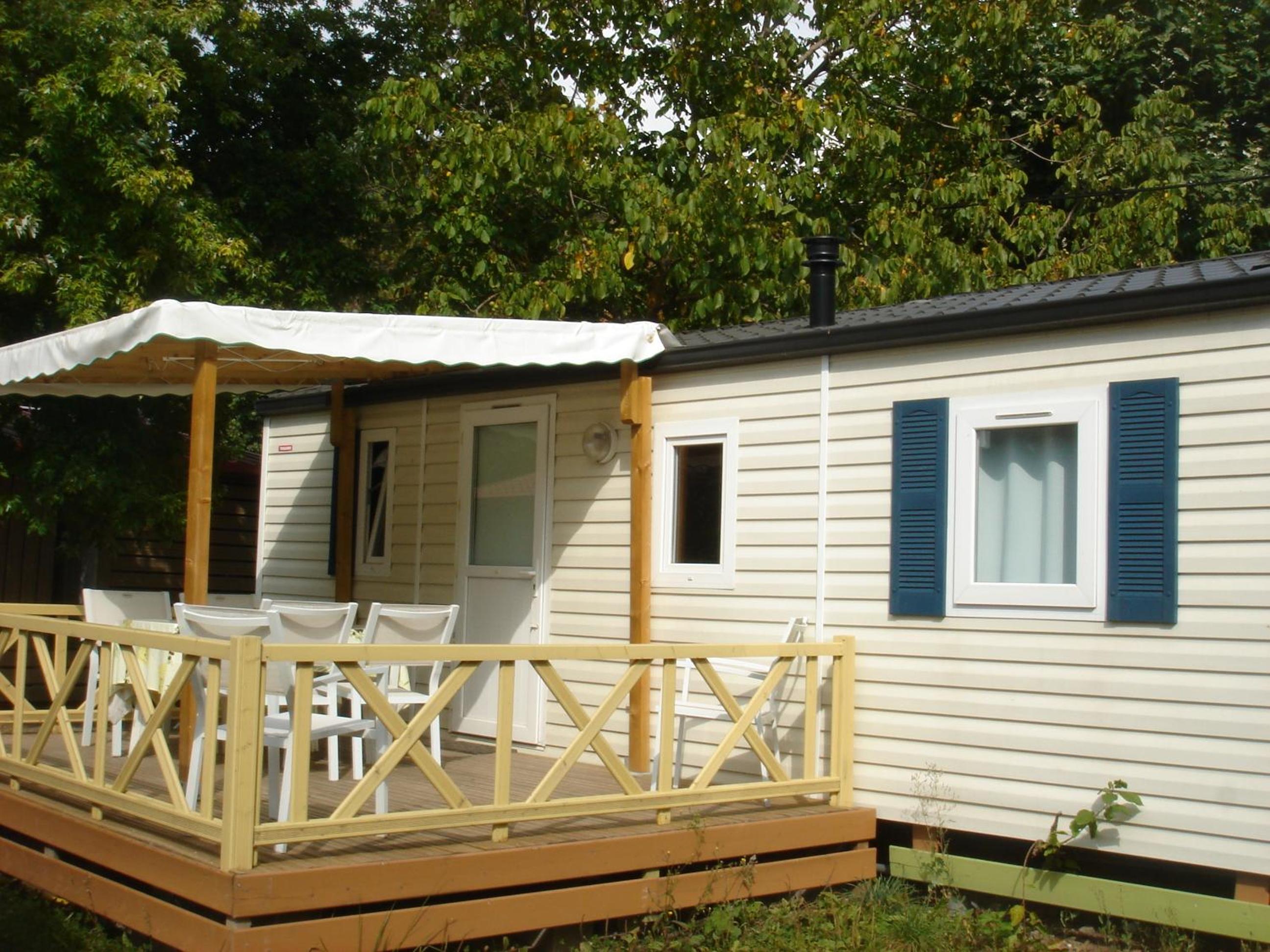 Two-Bedroom Mobile Home (4 Adults) photo 2