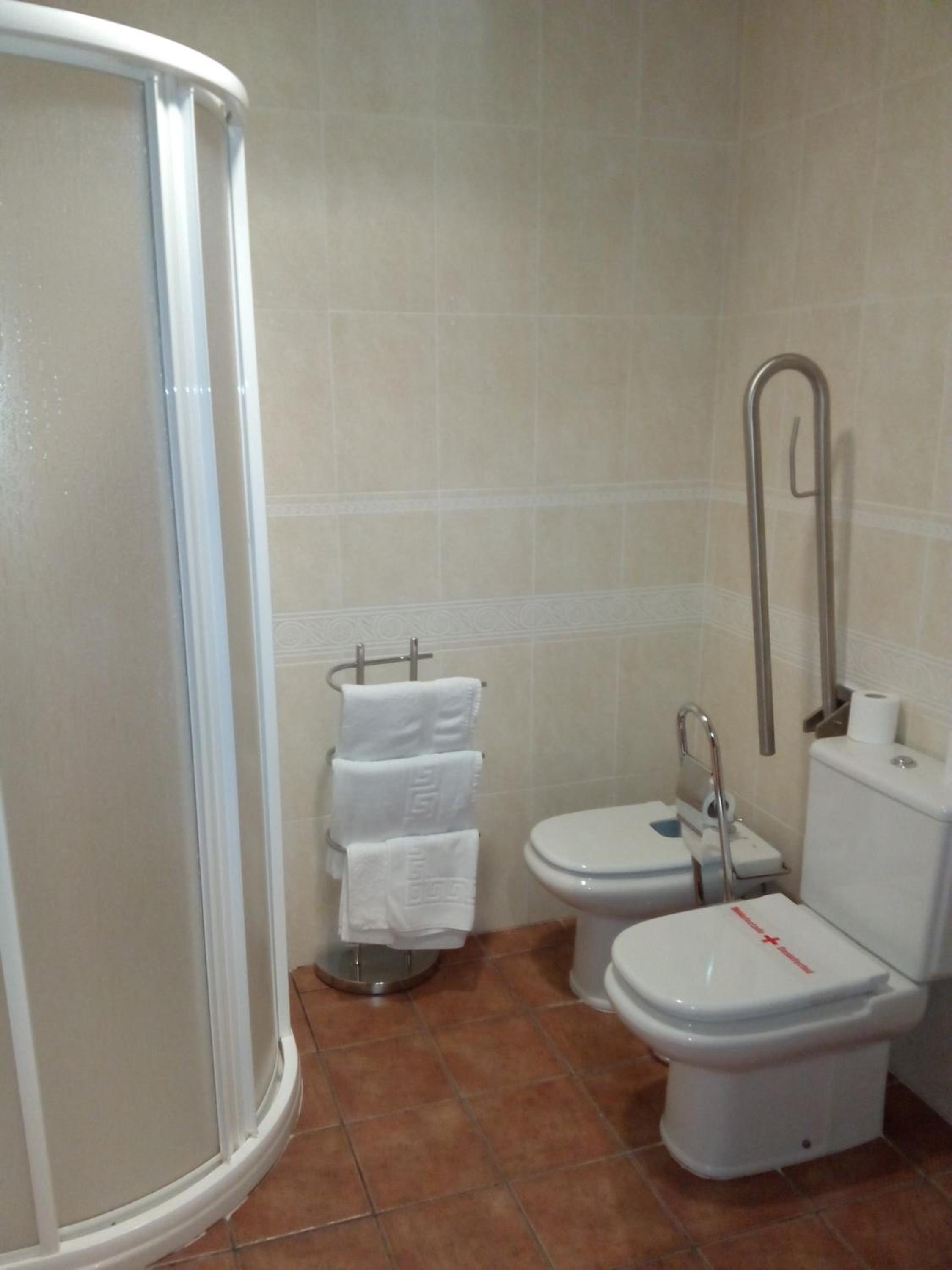 Double or Twin Room - Photo 23